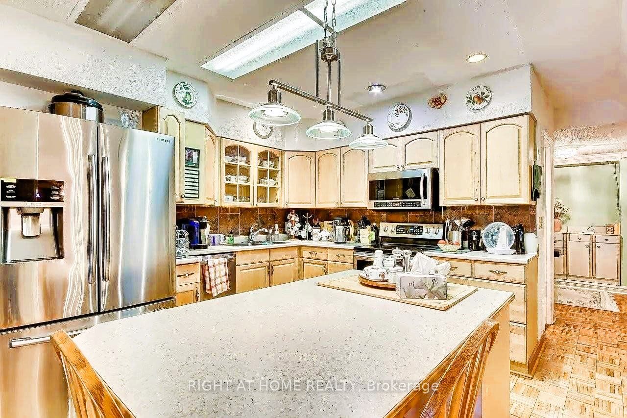 10 The Queensway Property Photo 10