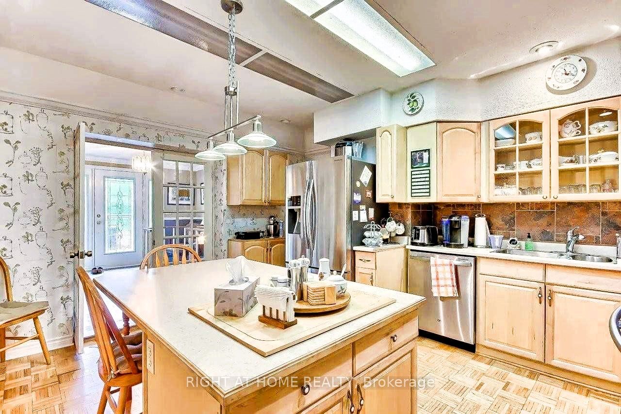10 The Queensway Property Photo 11