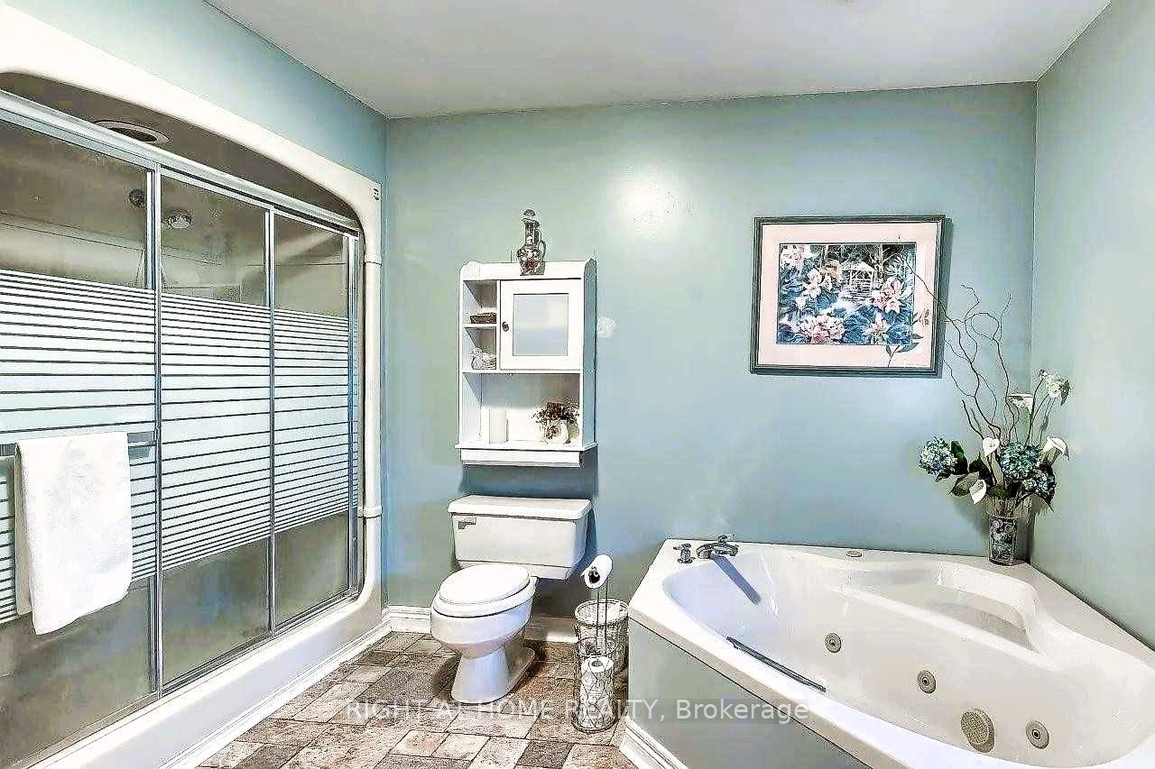 10 The Queensway Property Photo 16