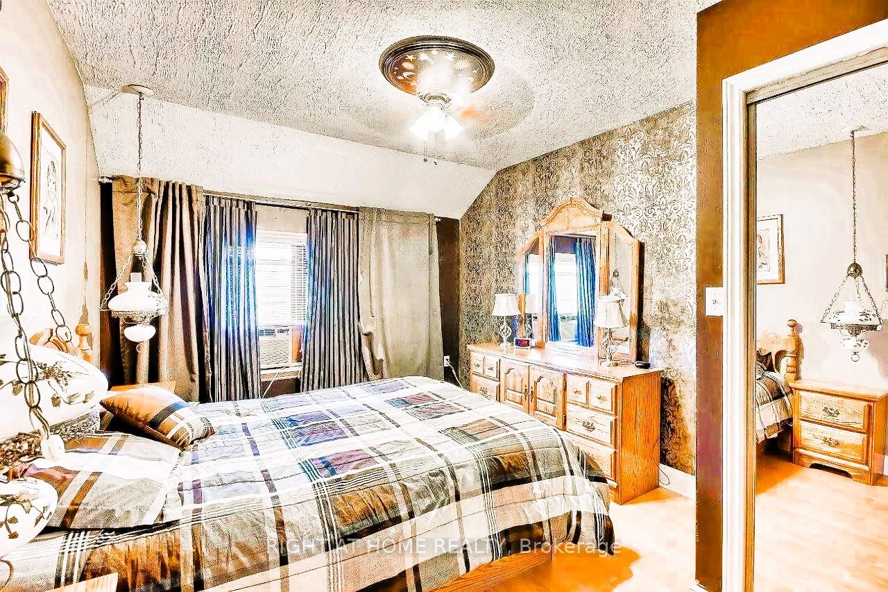 10 The Queensway Property Photo 17