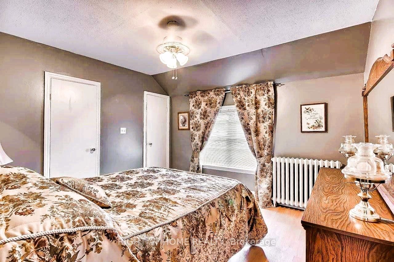 10 The Queensway Property Photo 18