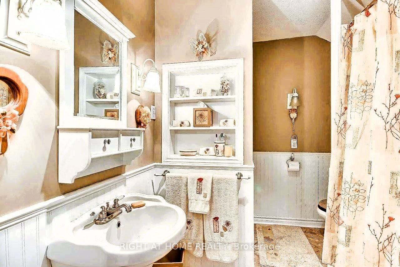 10 The Queensway Property Photo 20