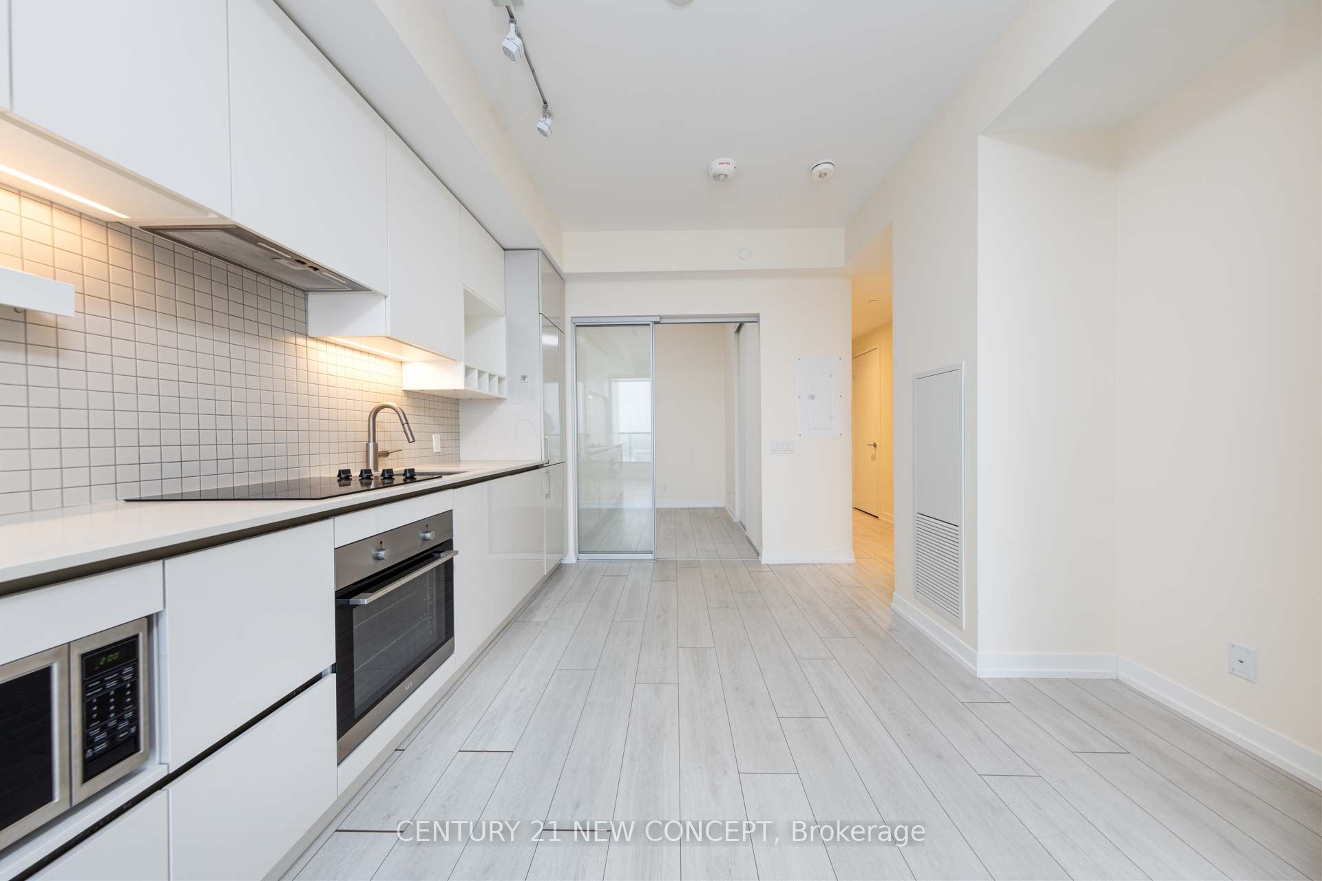 #3806 - 5 Buttermill Avenue Property Photo 4
