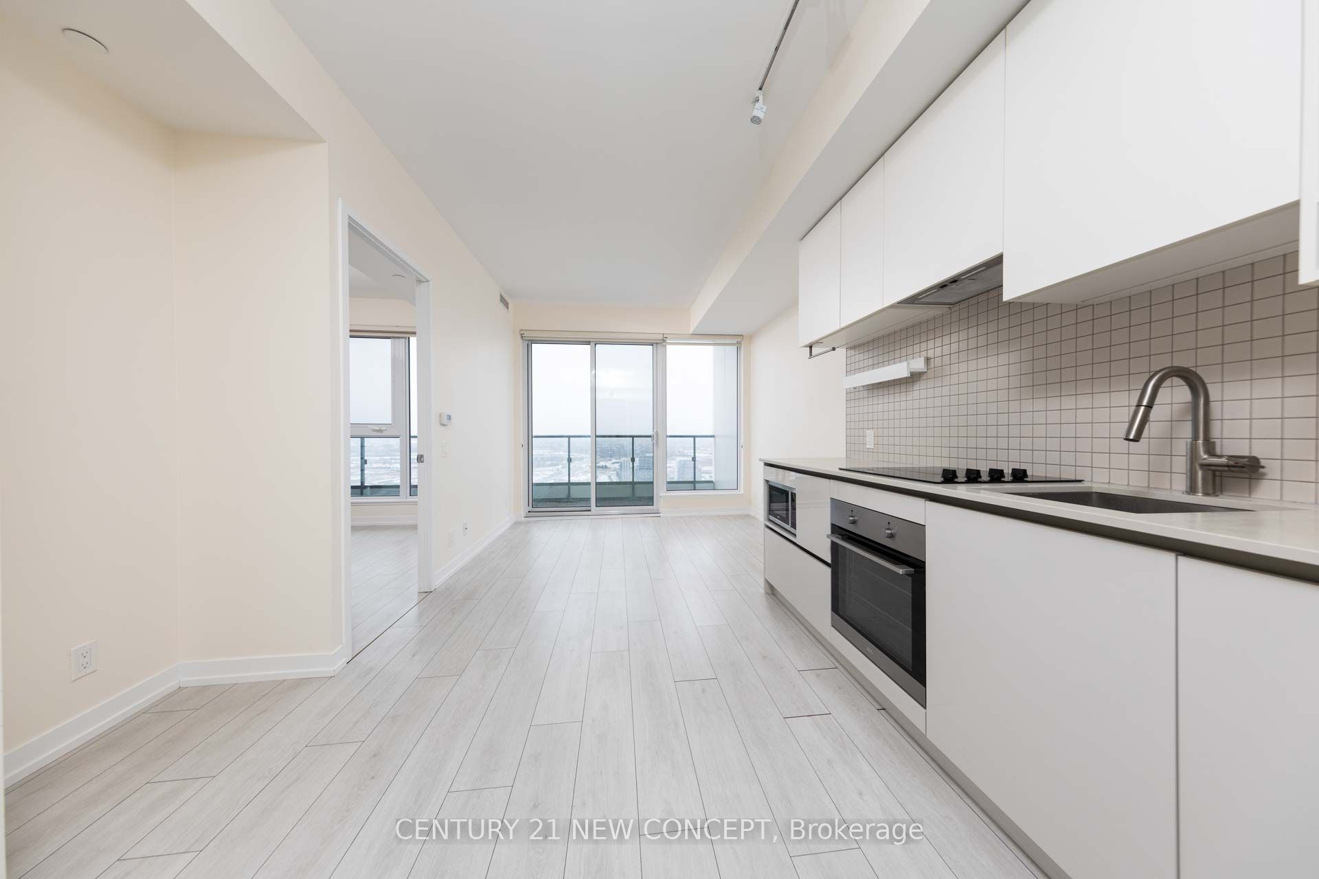 #3806 - 5 Buttermill Avenue Property Photo 5