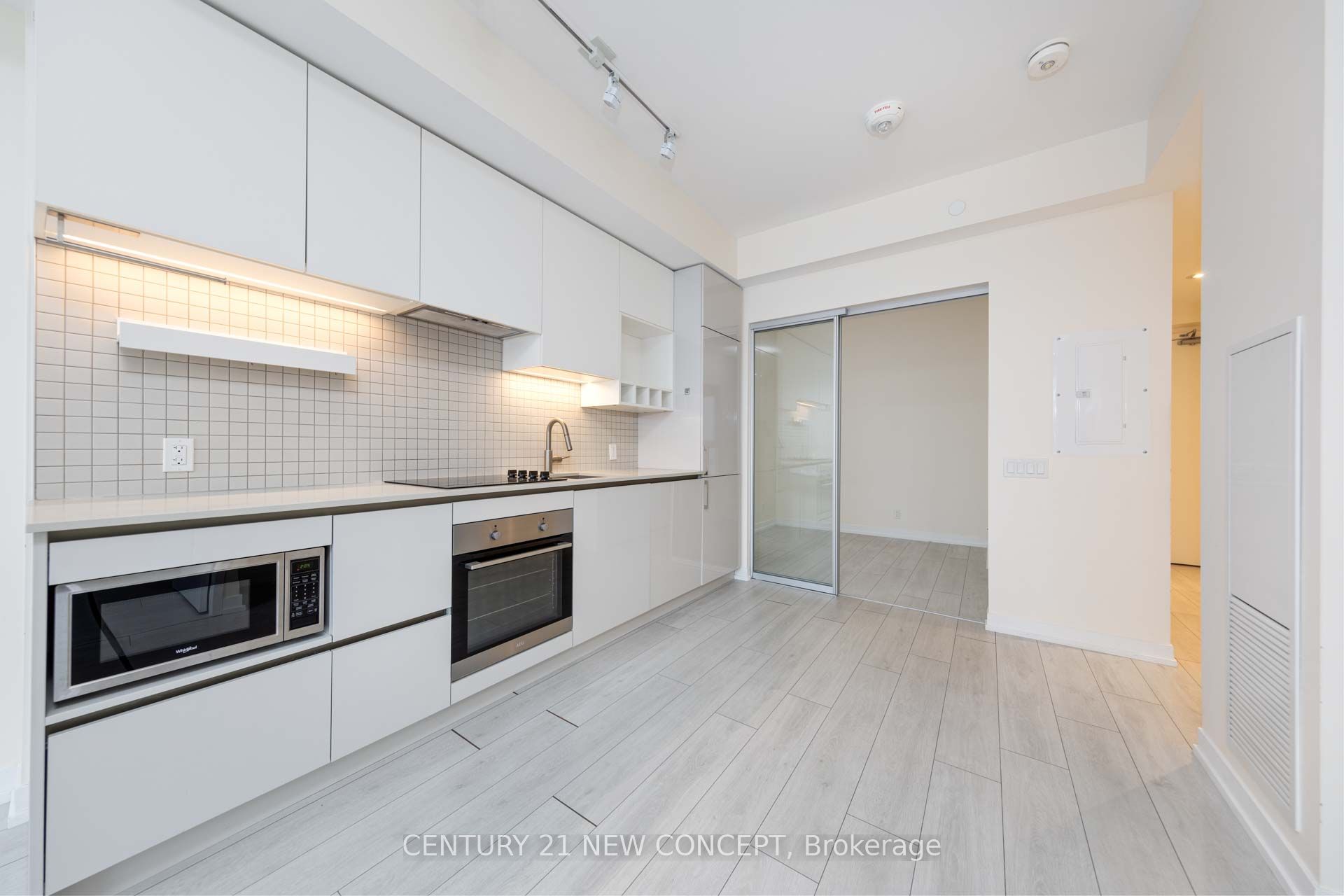 #3806 - 5 Buttermill Avenue Property Photo 6