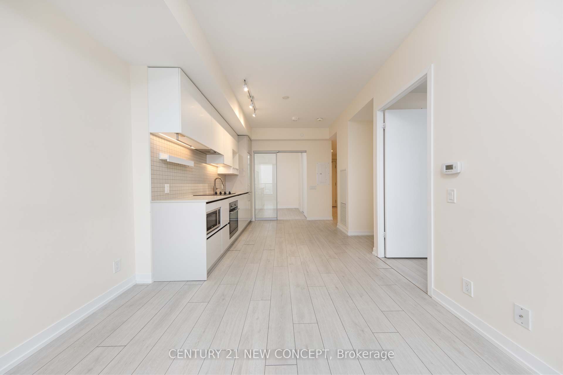 #3806 - 5 Buttermill Avenue Property Photo 8