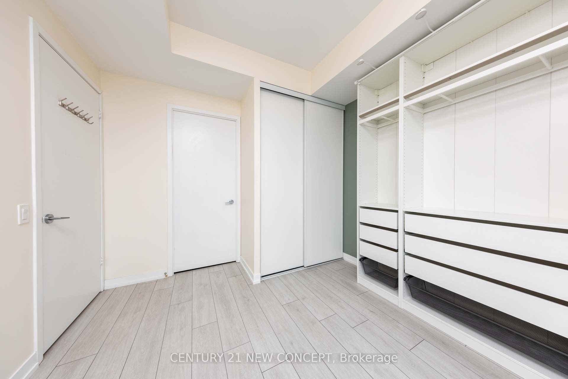 #3806 - 5 Buttermill Avenue Property Photo 10