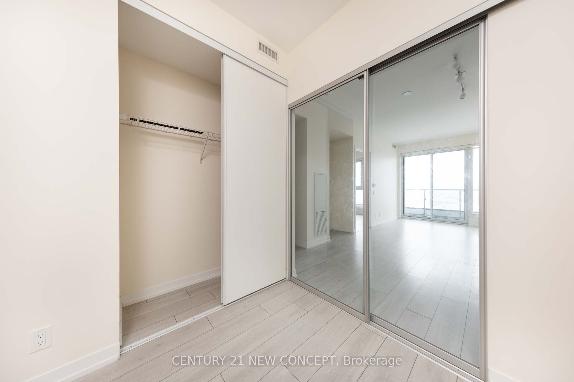 #3806 - 5 Buttermill Avenue Property Photo 14