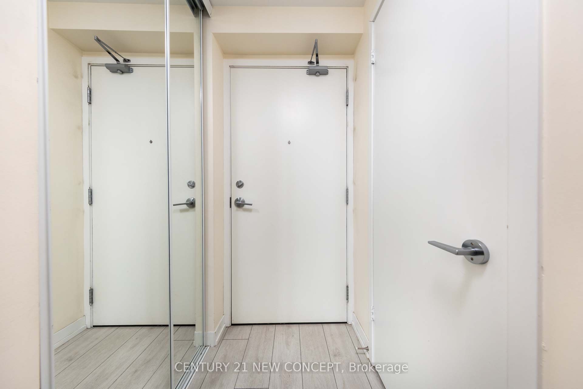 #3806 - 5 Buttermill Avenue Property Photo 18