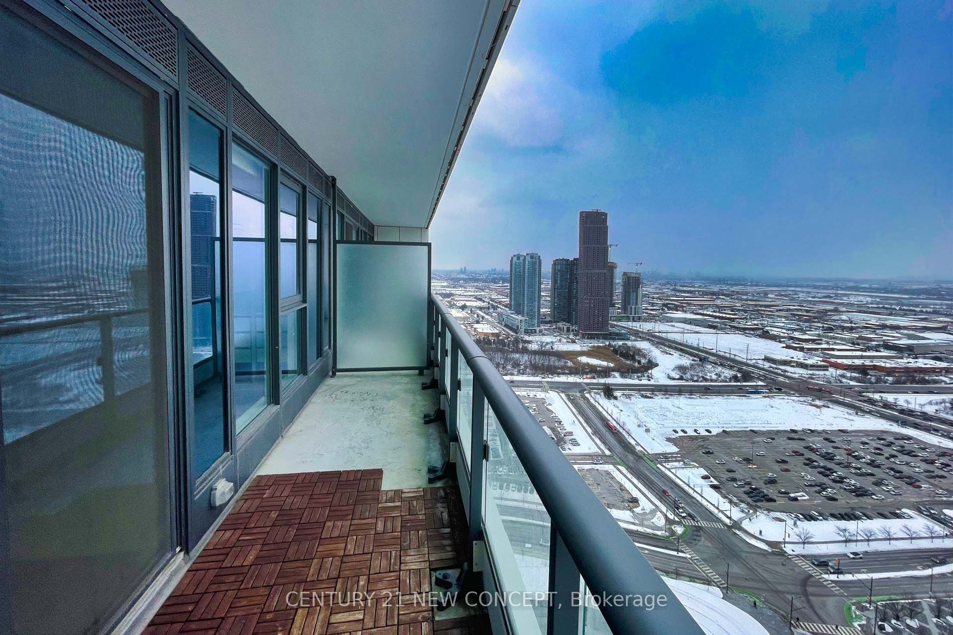 #3806 - 5 Buttermill Avenue Property Photo 20