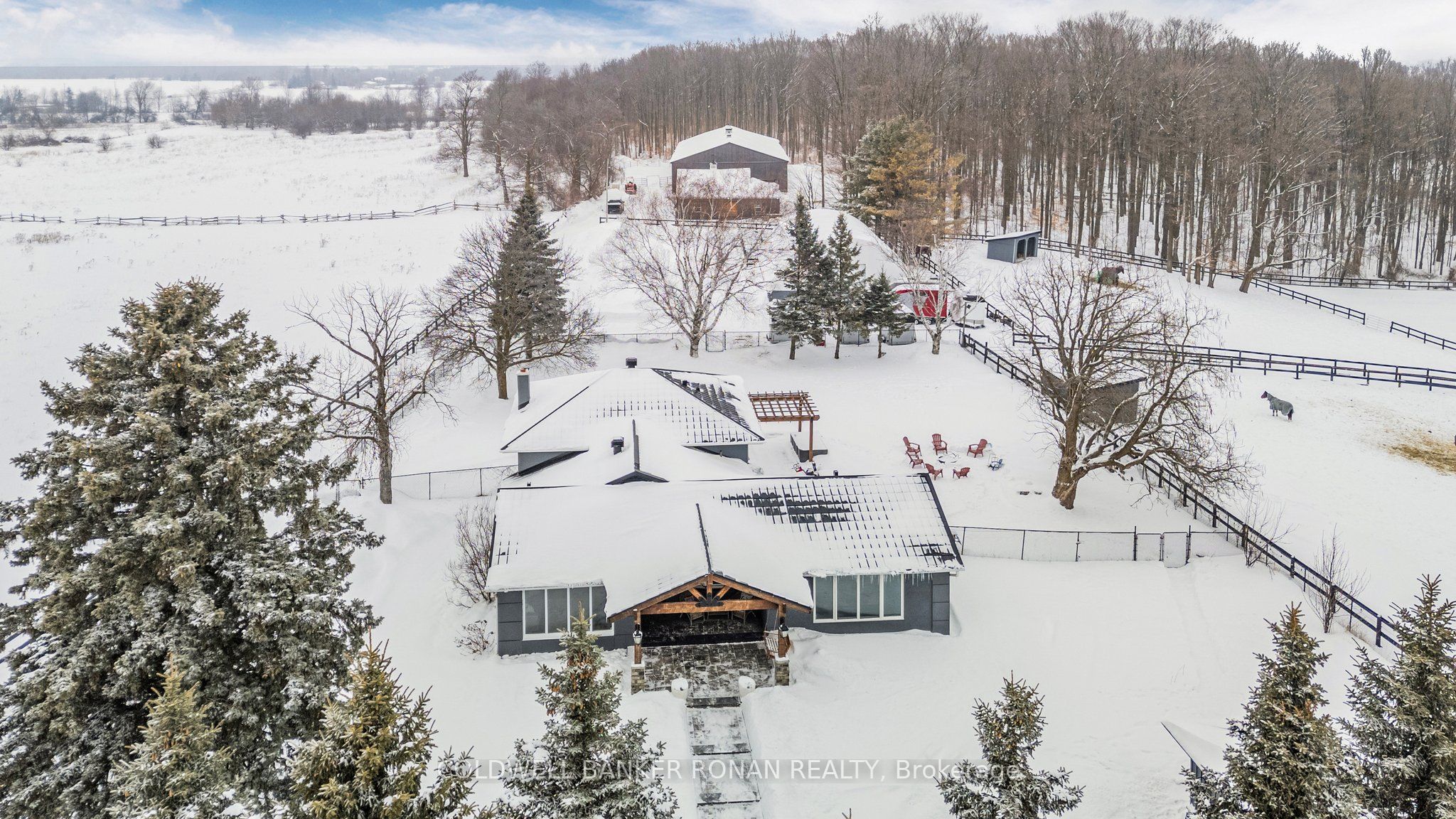 1382 10th Line Property Photo 2