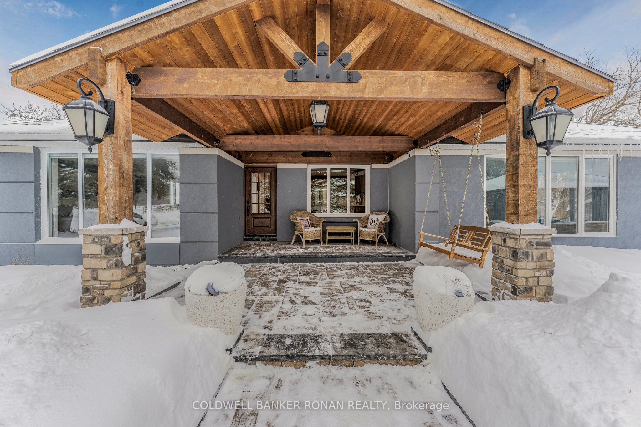 1382 10th Line Property Photo 4