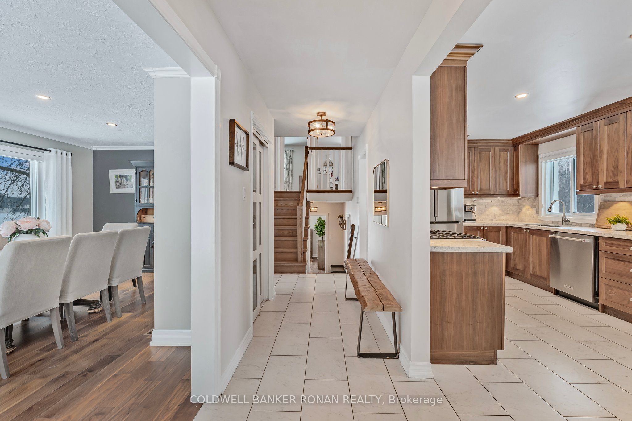 1382 10th Line Property Photo 5