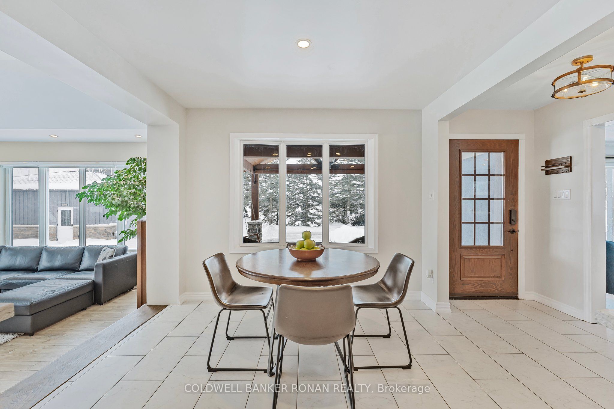 1382 10th Line Property Photo 7