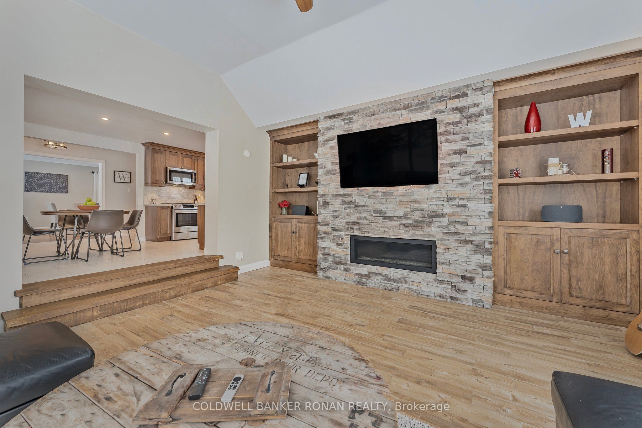 1382 10th Line Property Photo 11