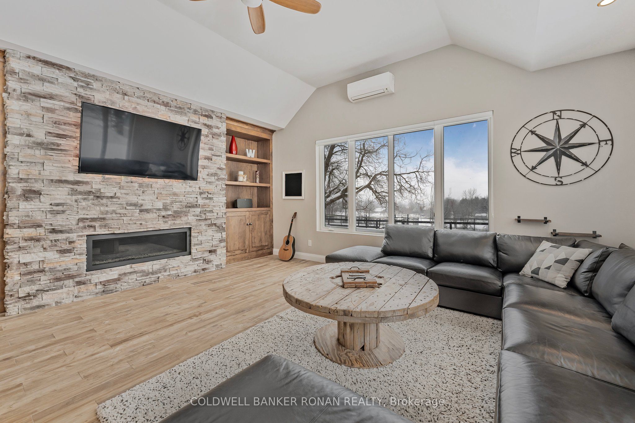 1382 10th Line Property Photo 12