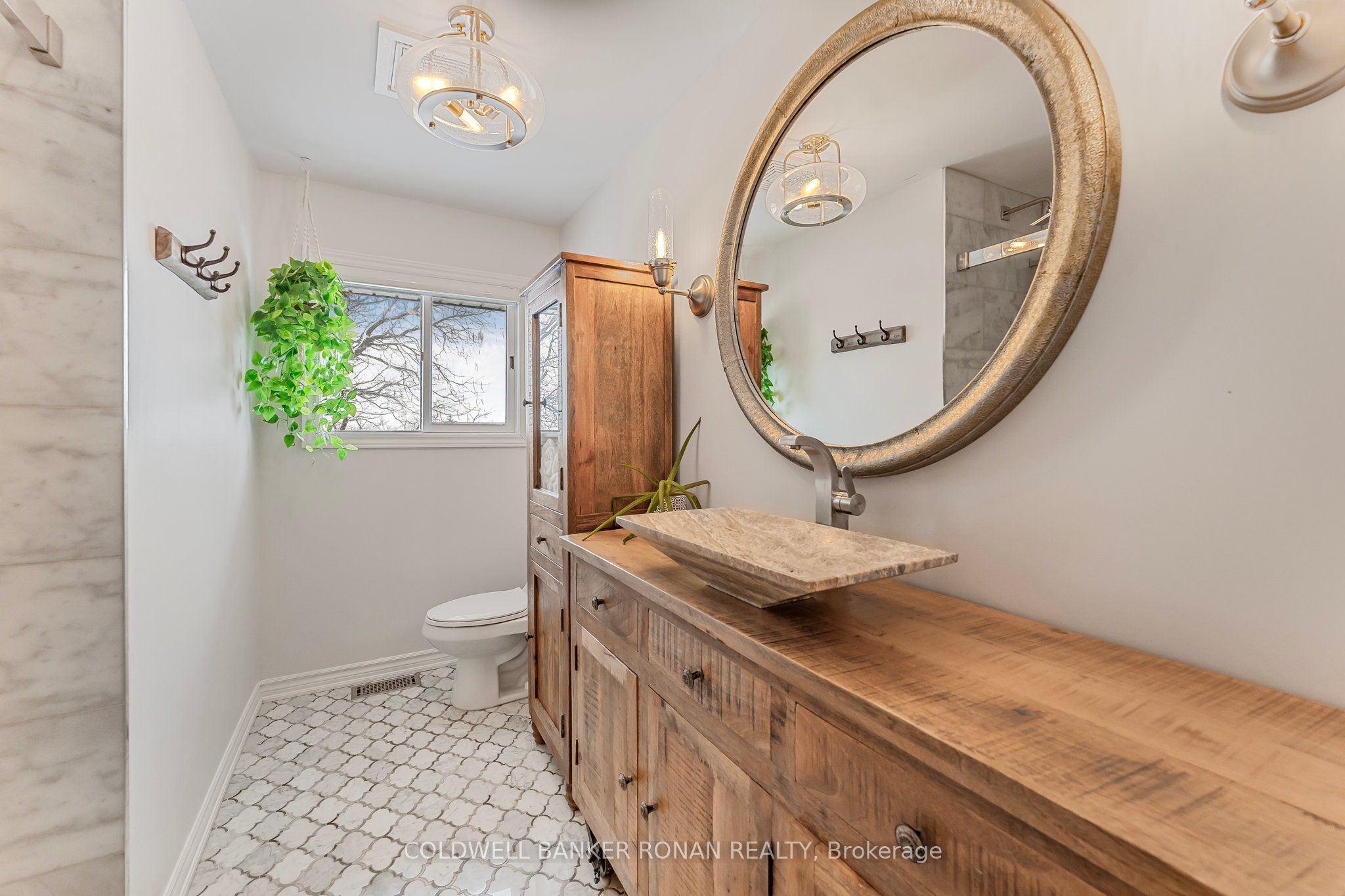 1382 10th Line Property Photo 19