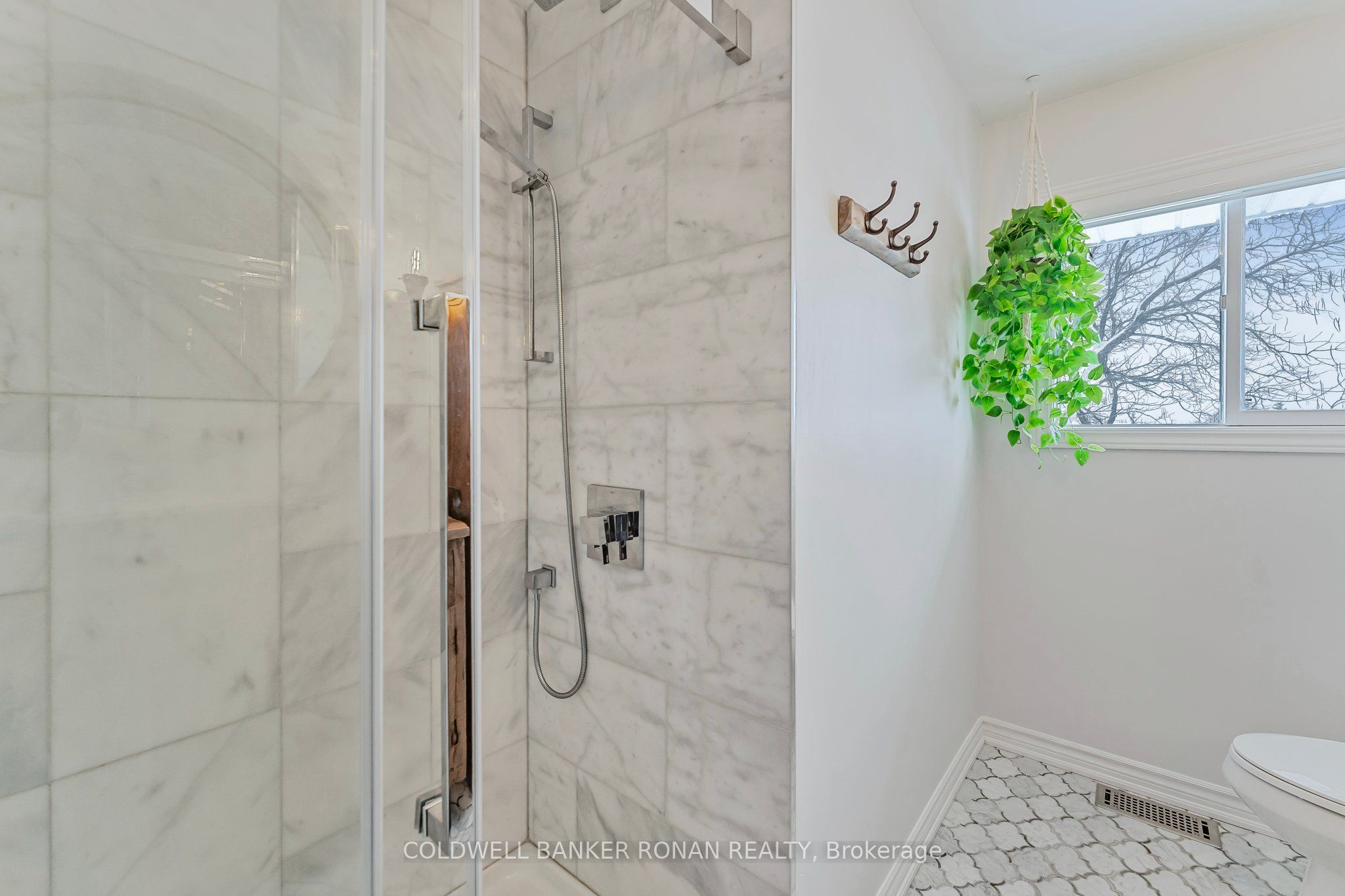 1382 10th Line Property Photo 20
