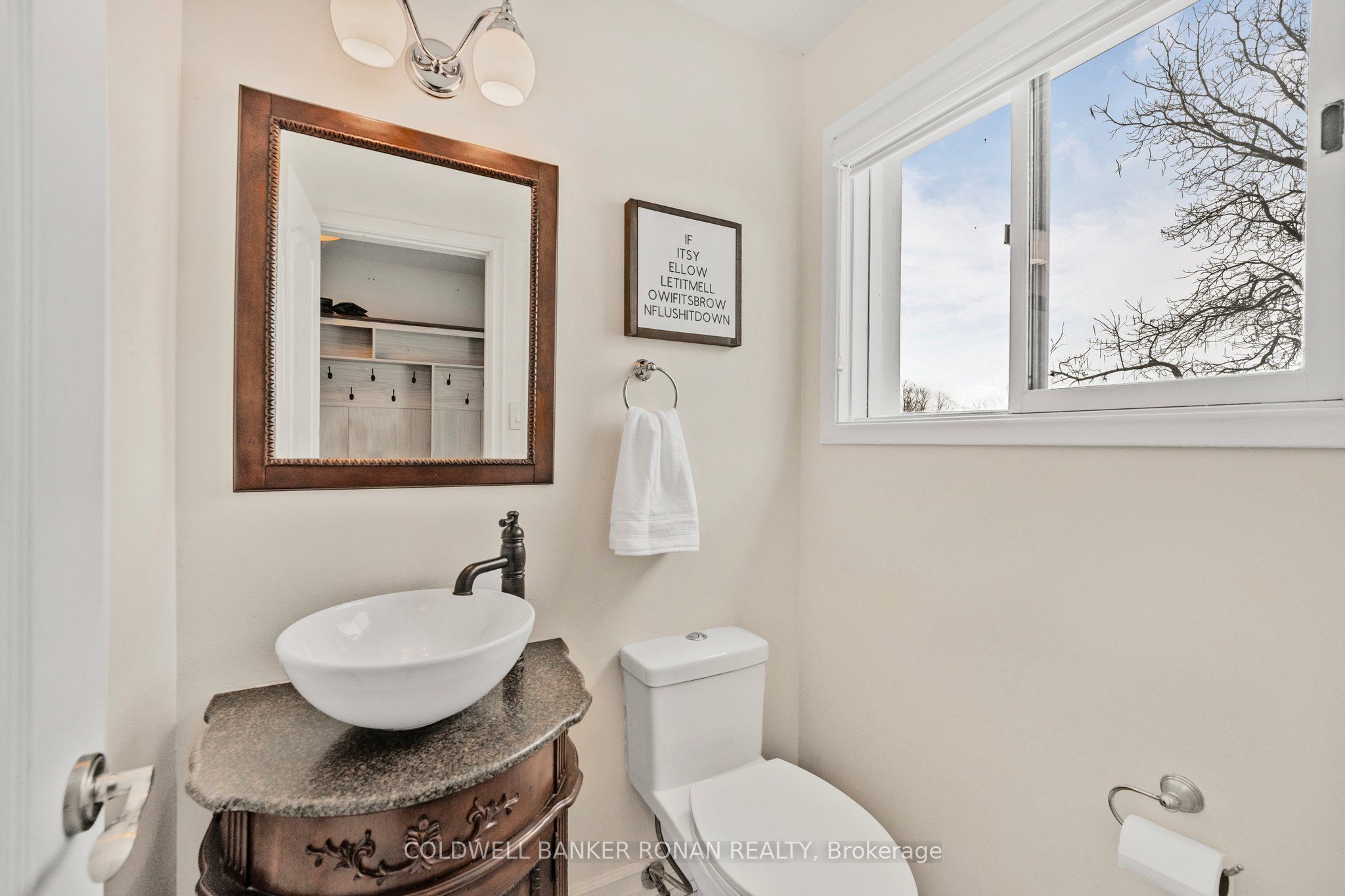 1382 10th Line Property Photo 24