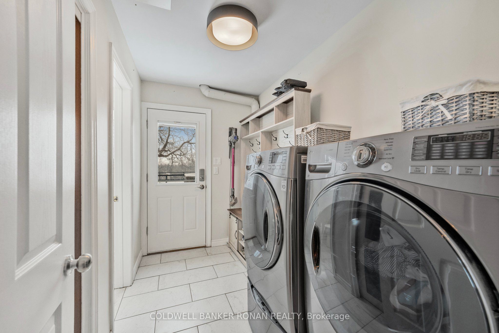 1382 10th Line Property Photo 25