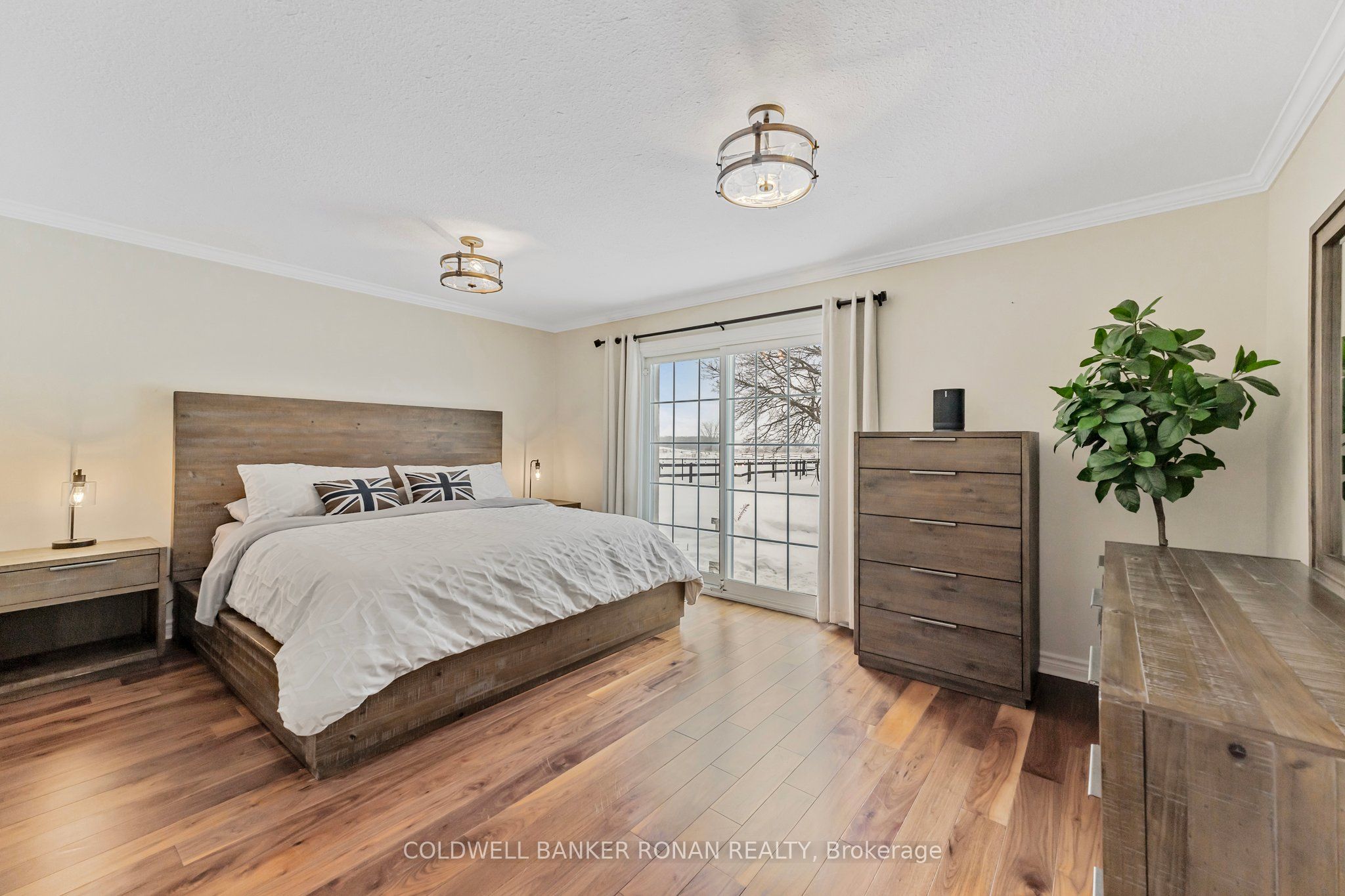1382 10th Line Property Photo 27
