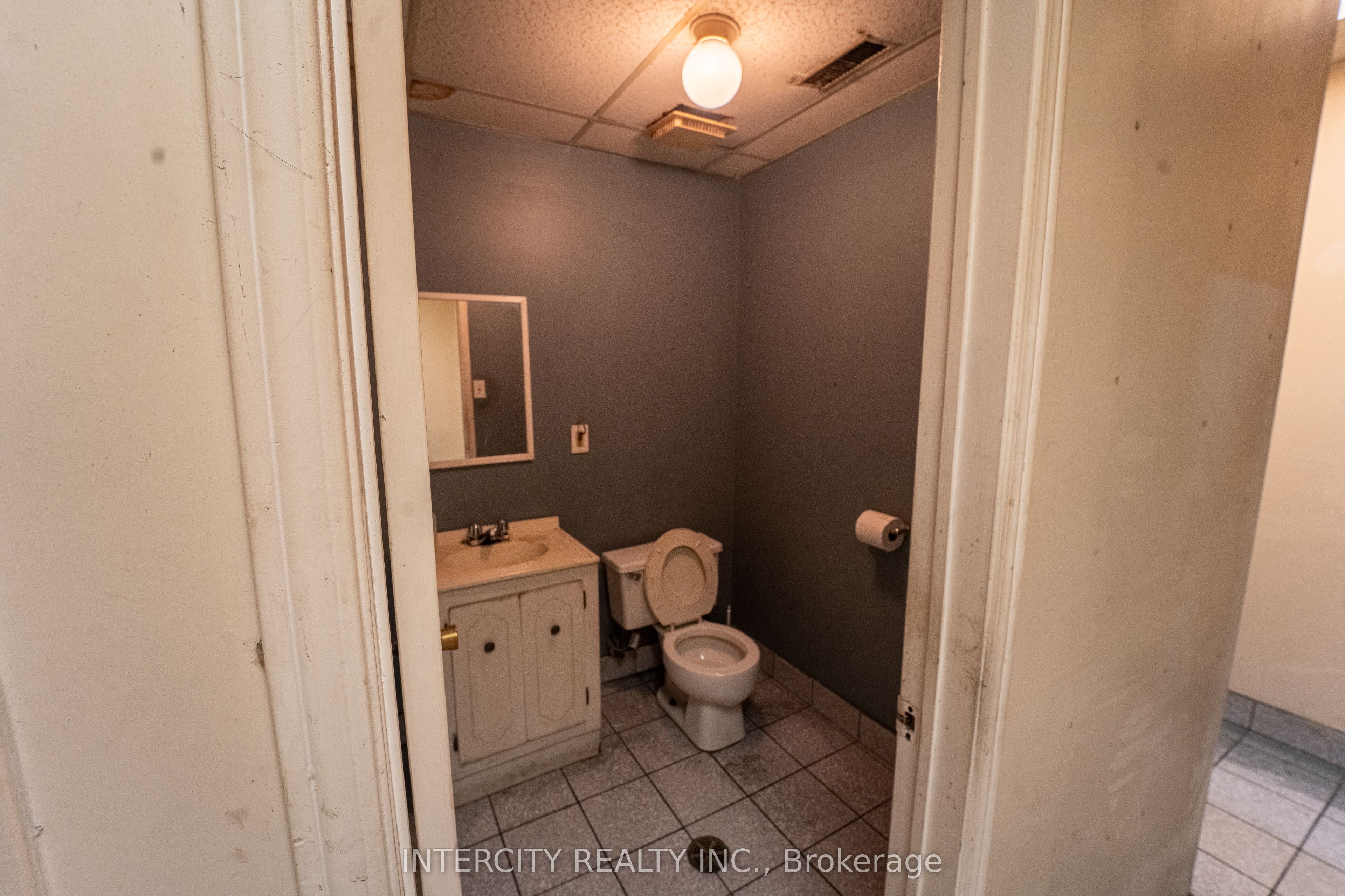 #2 - 750 Millway Avenue Property Photo 7