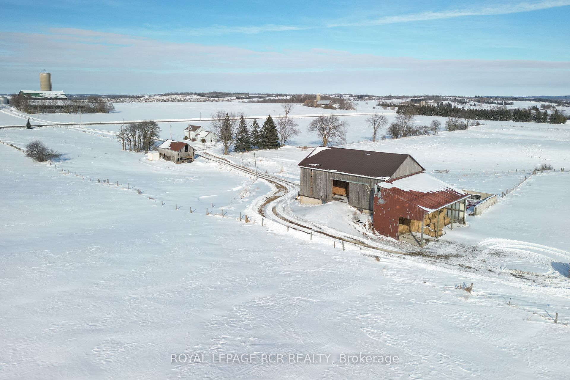 6049 13th Line Property Photo 6