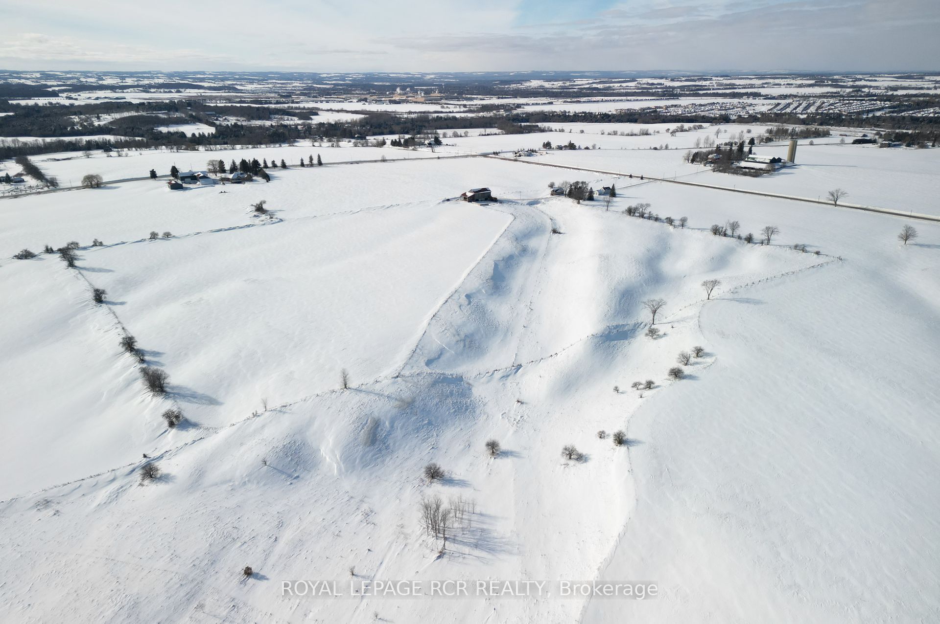 6049 13th Line Property Photo 12