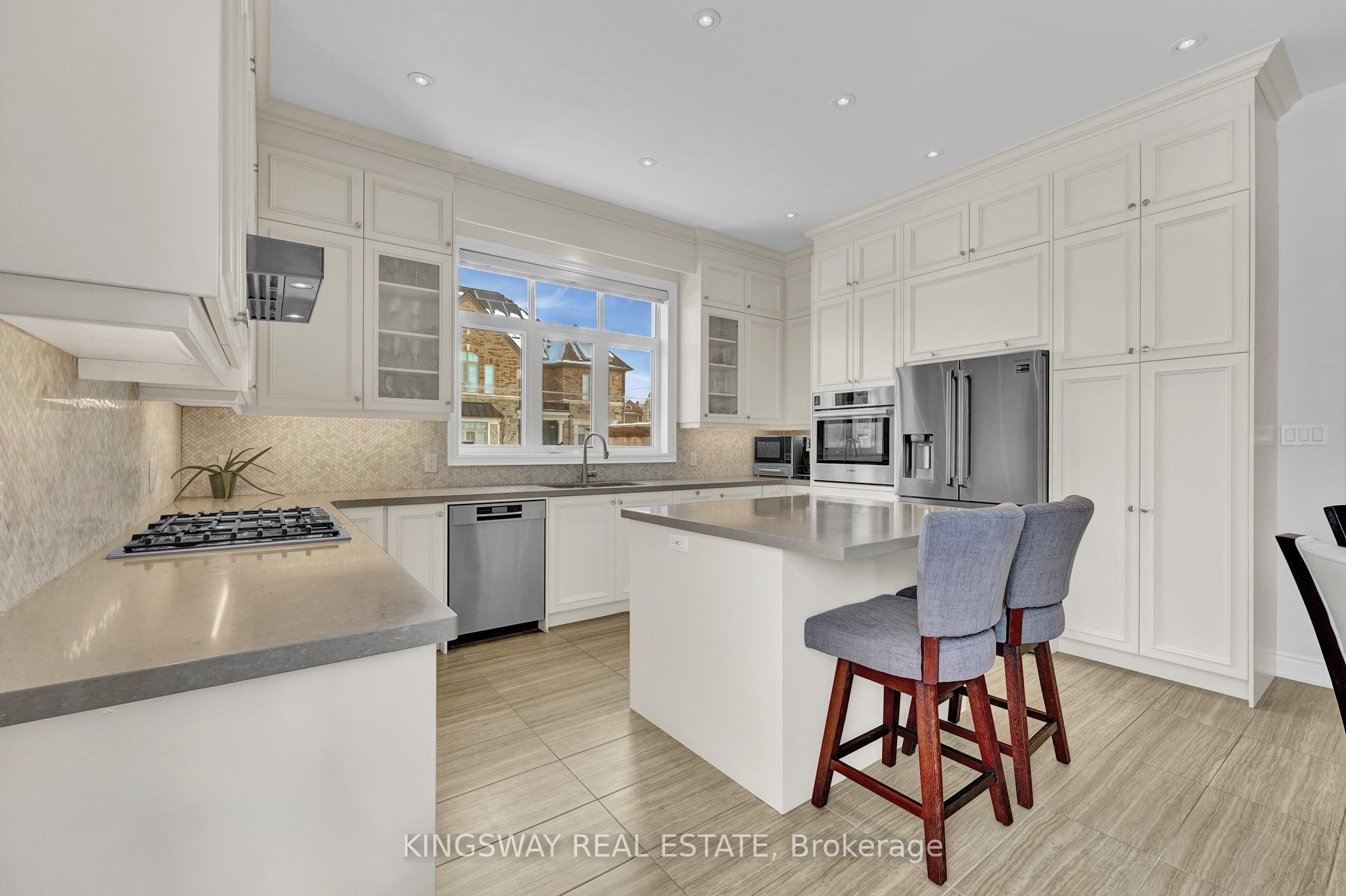 70 Bond Crescent Property Photo 8