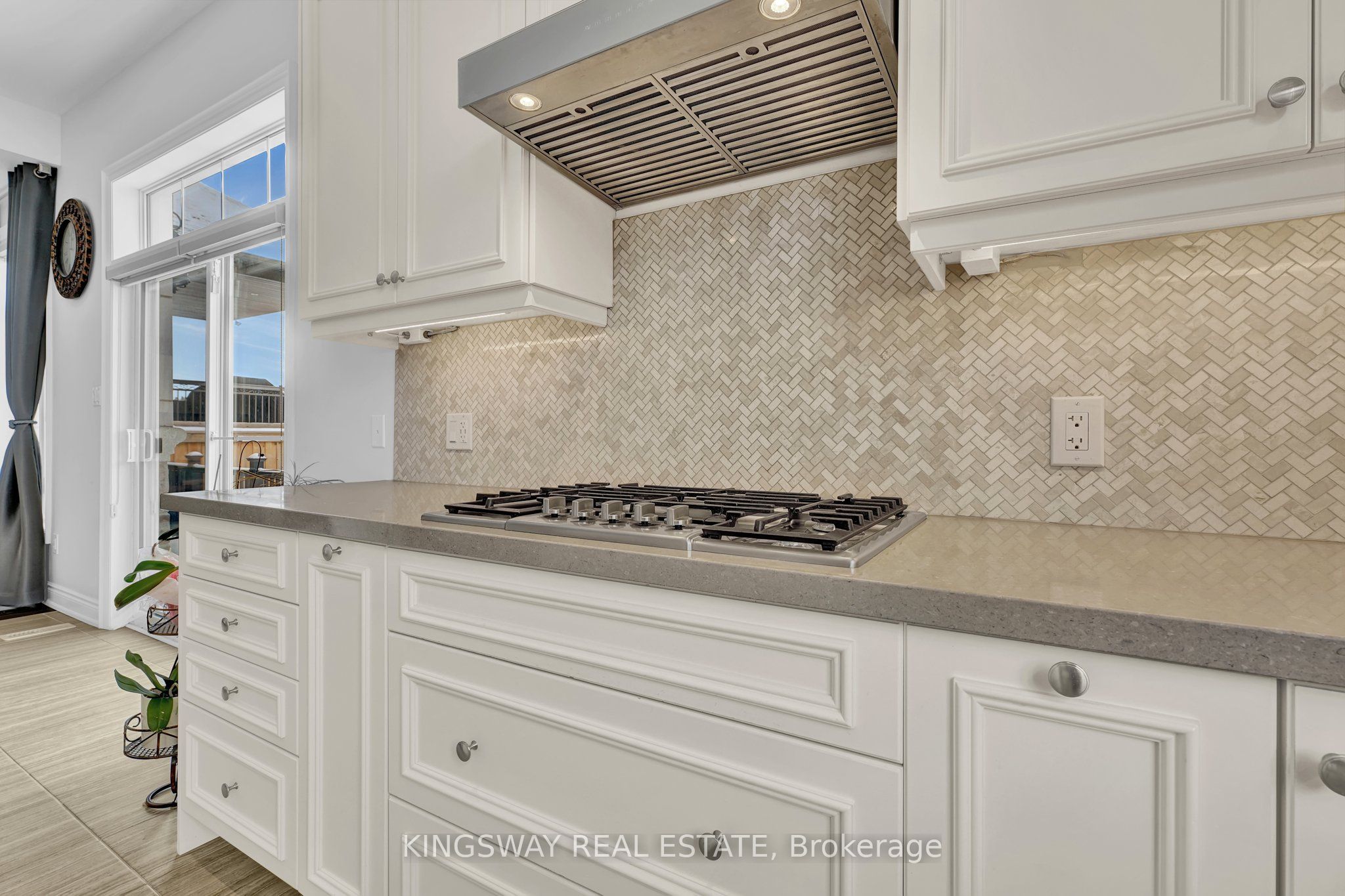 70 Bond Crescent Property Photo 11