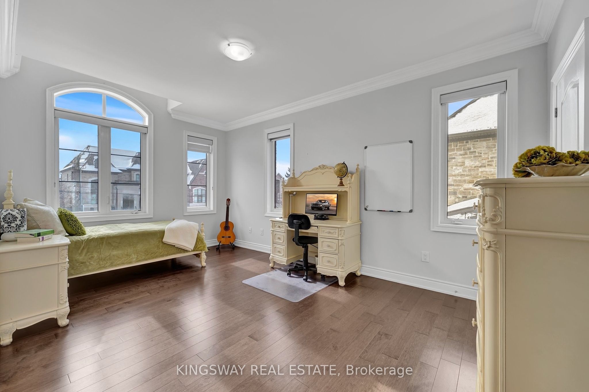 70 Bond Crescent Property Photo 24
