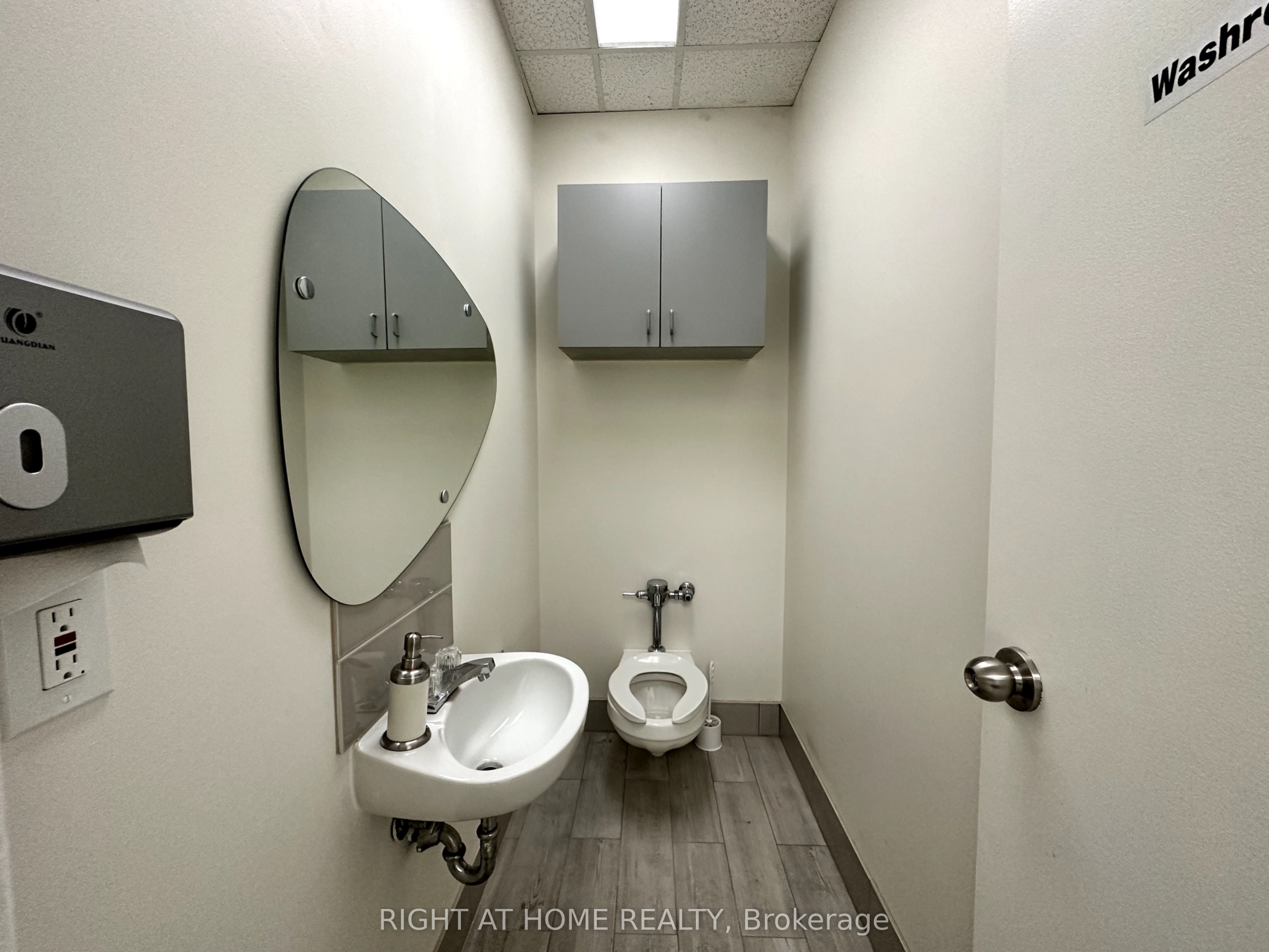#102-r1 - 7131 Bathurst Street Property Photo 6