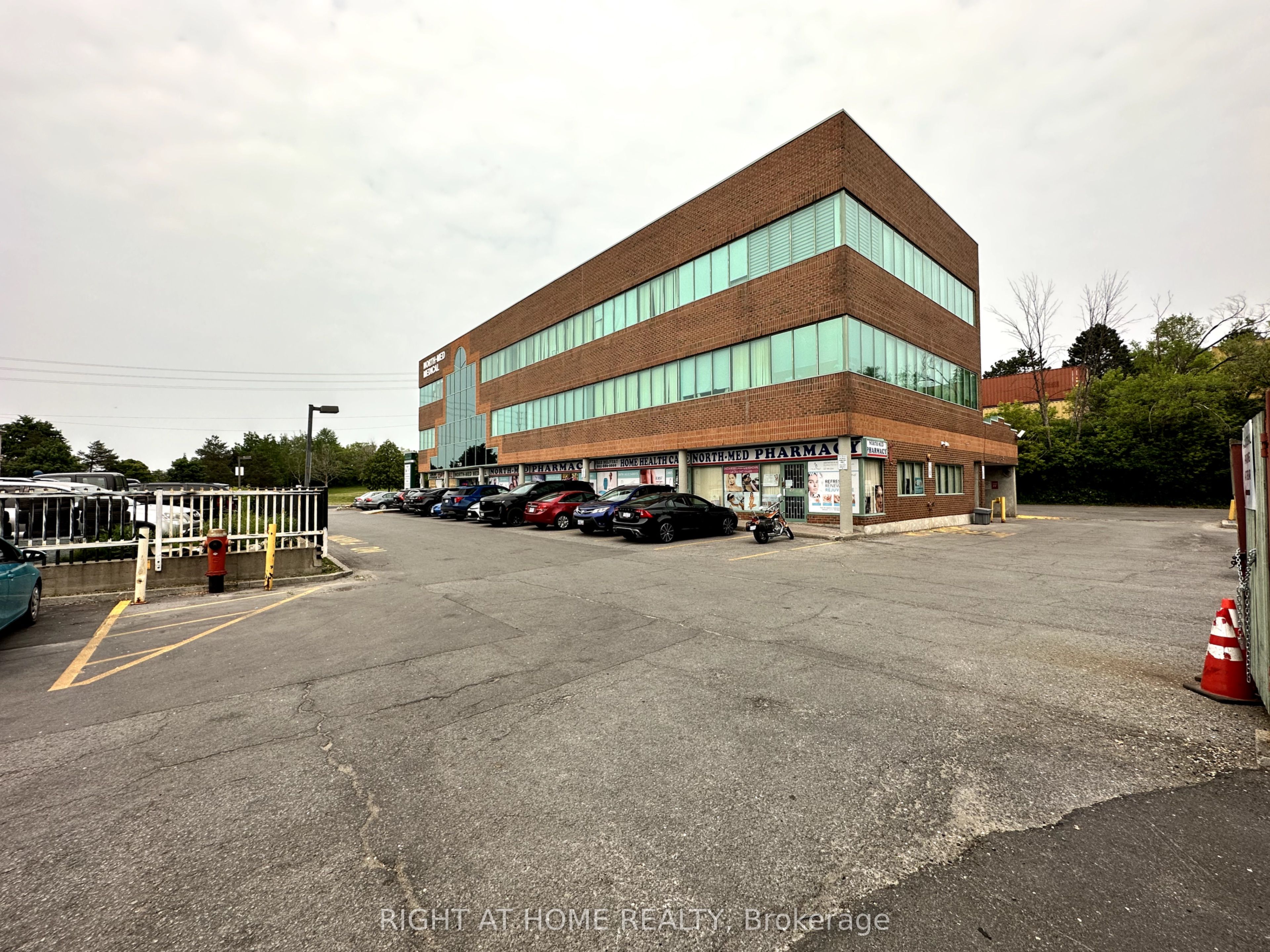 #102-r1 - 7131 Bathurst Street Property Photo 7