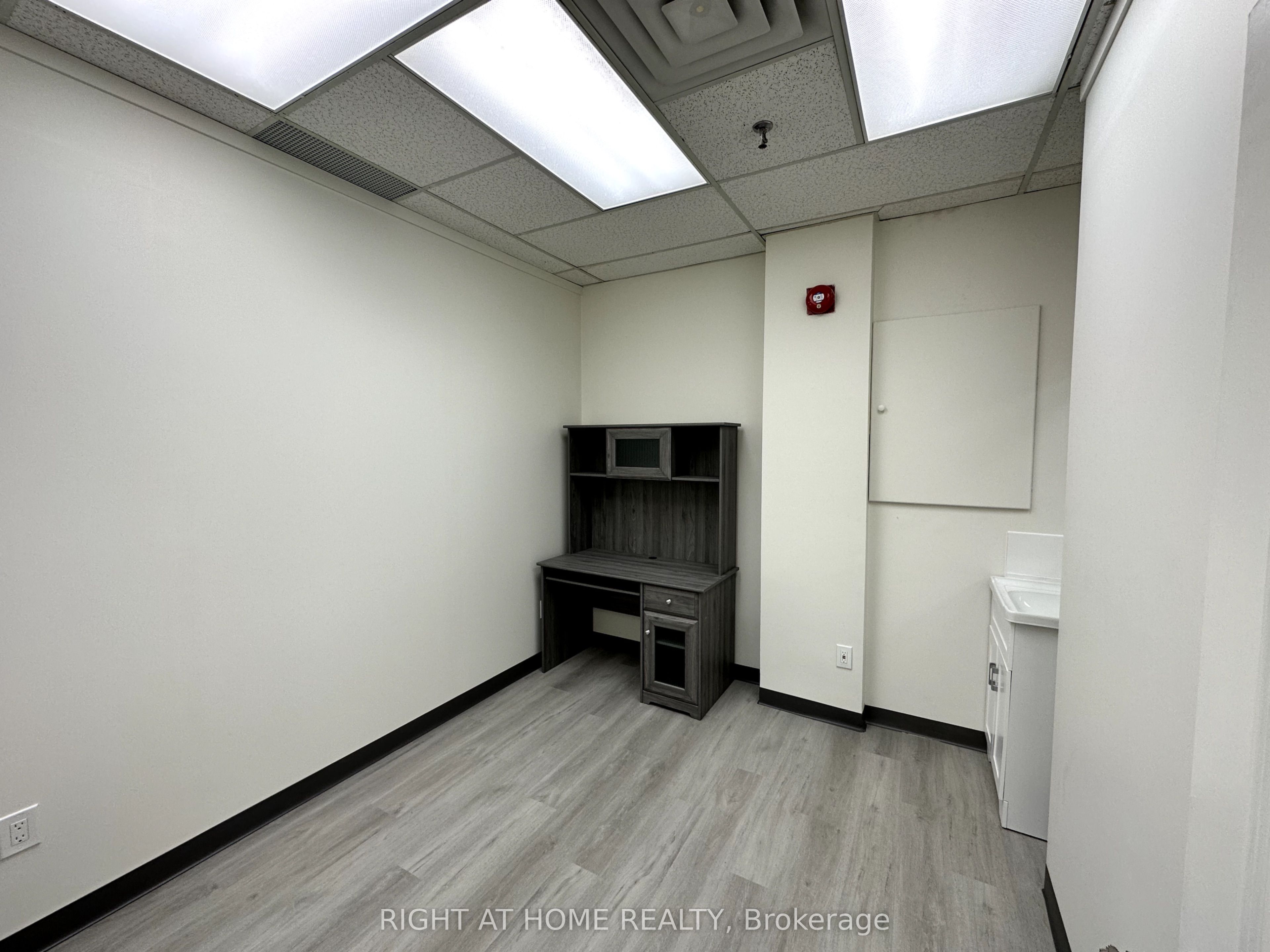 #102-r2 - 7131 Bathurst Street Property Photo 4