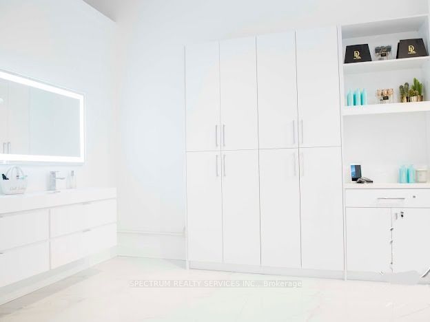 #260 - 7777 Weston Road Property Photo 5