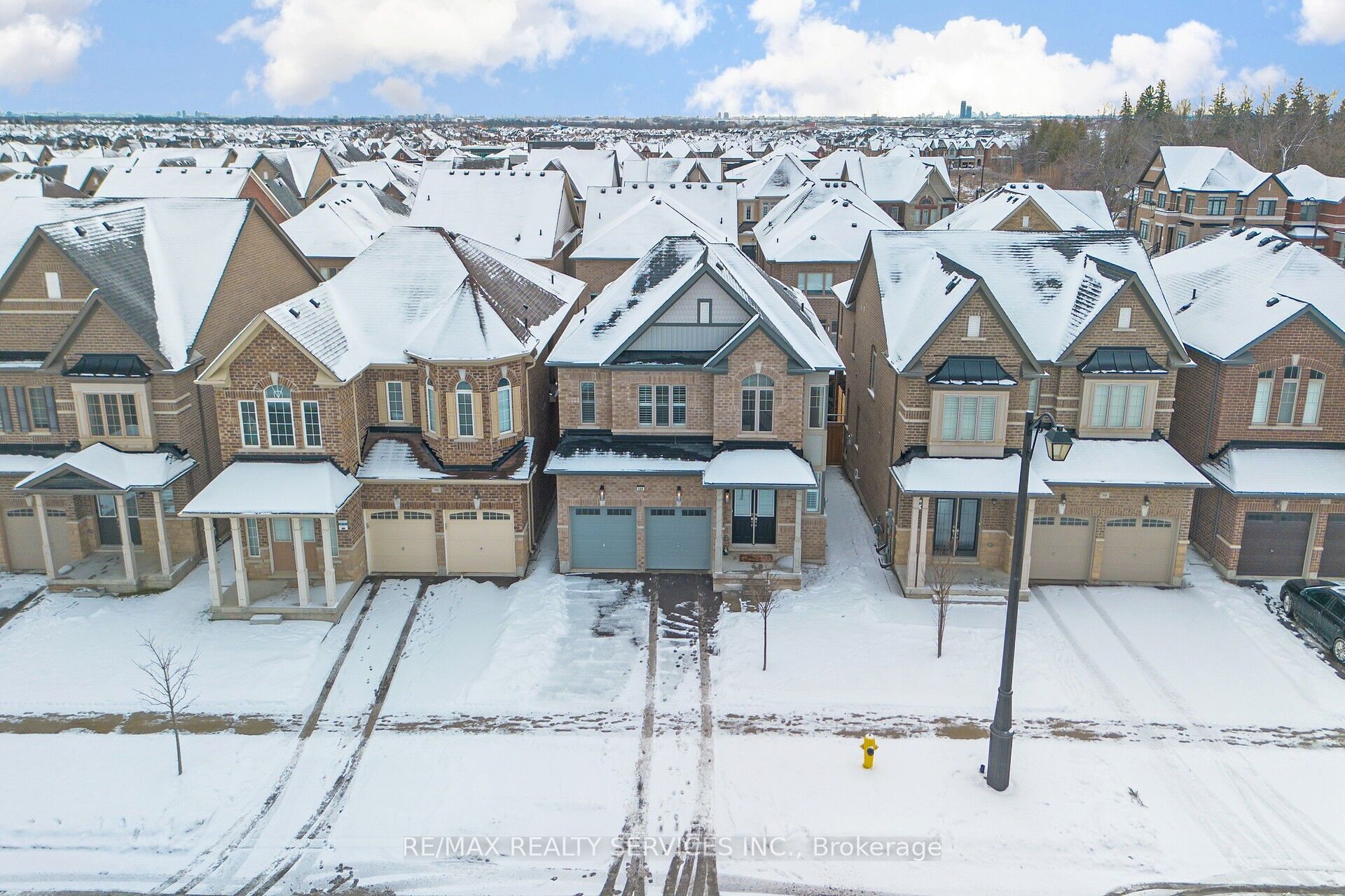 564 Mactier Dr Property Photo