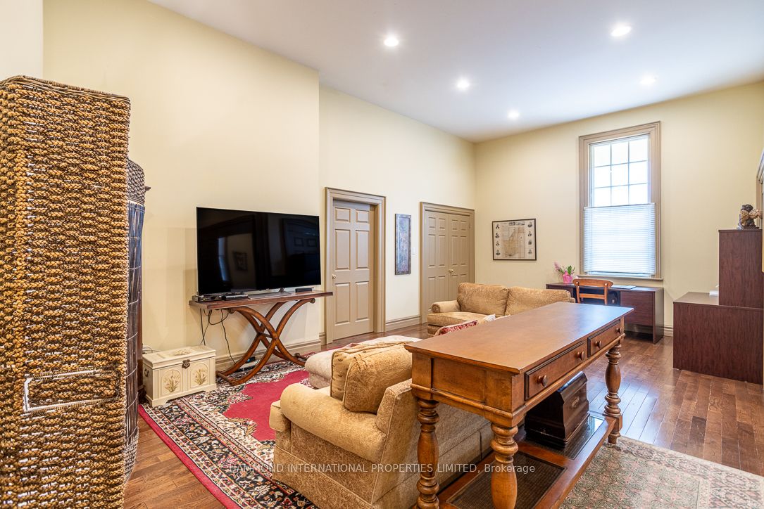 7788 Yonge Street Property Photo 5