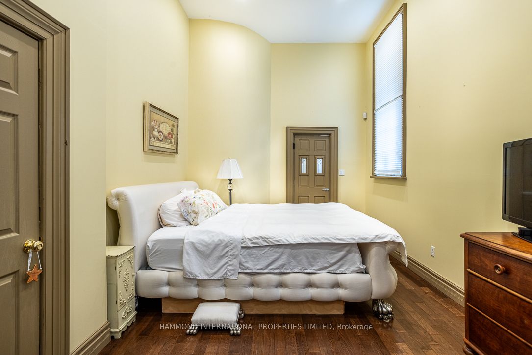 7788 Yonge Street Property Photo 6