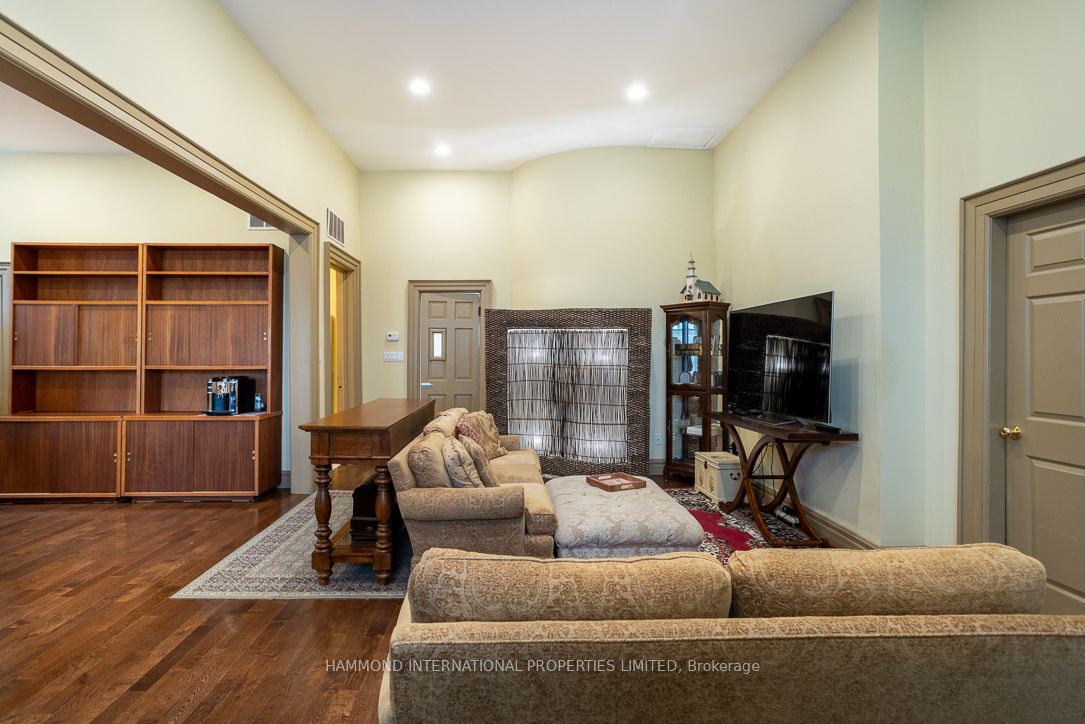 7788 Yonge Street Property Photo 7