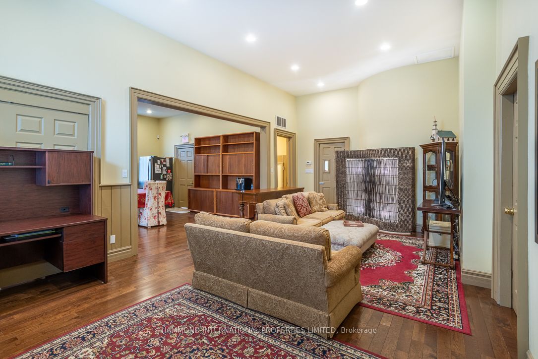 7788 Yonge Street Property Photo 8