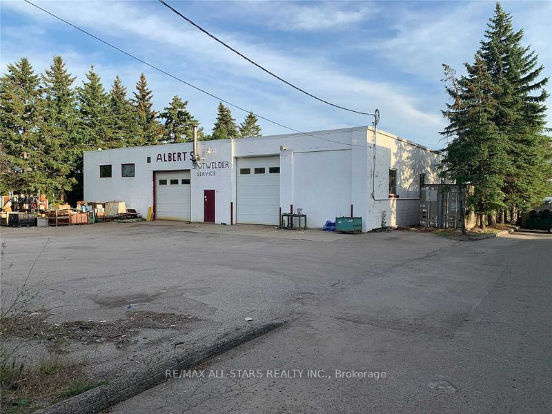 446 Service Road Property Photo 1