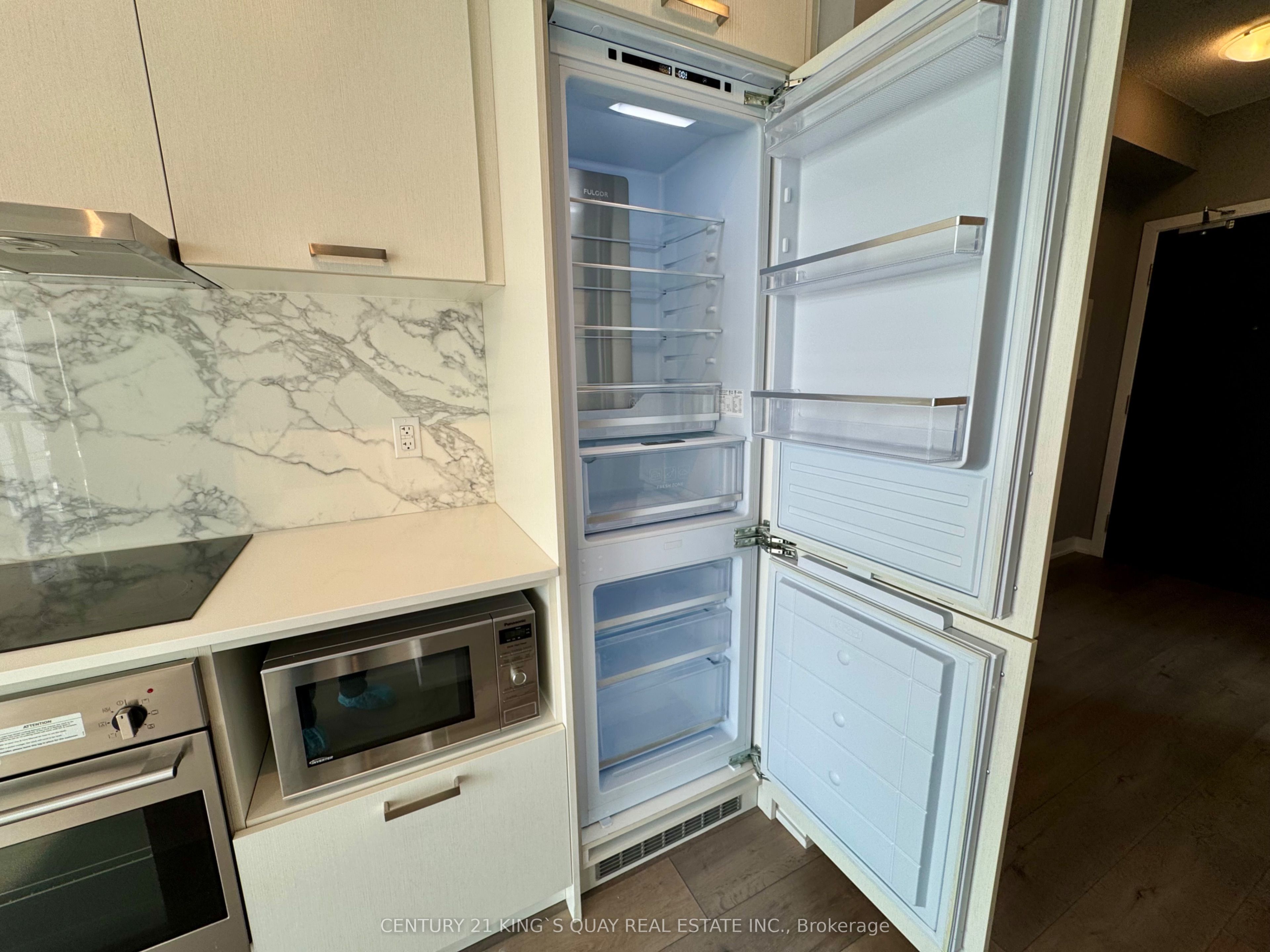 #1609 - 38 Honeycrisp Crescent Property Photo 6