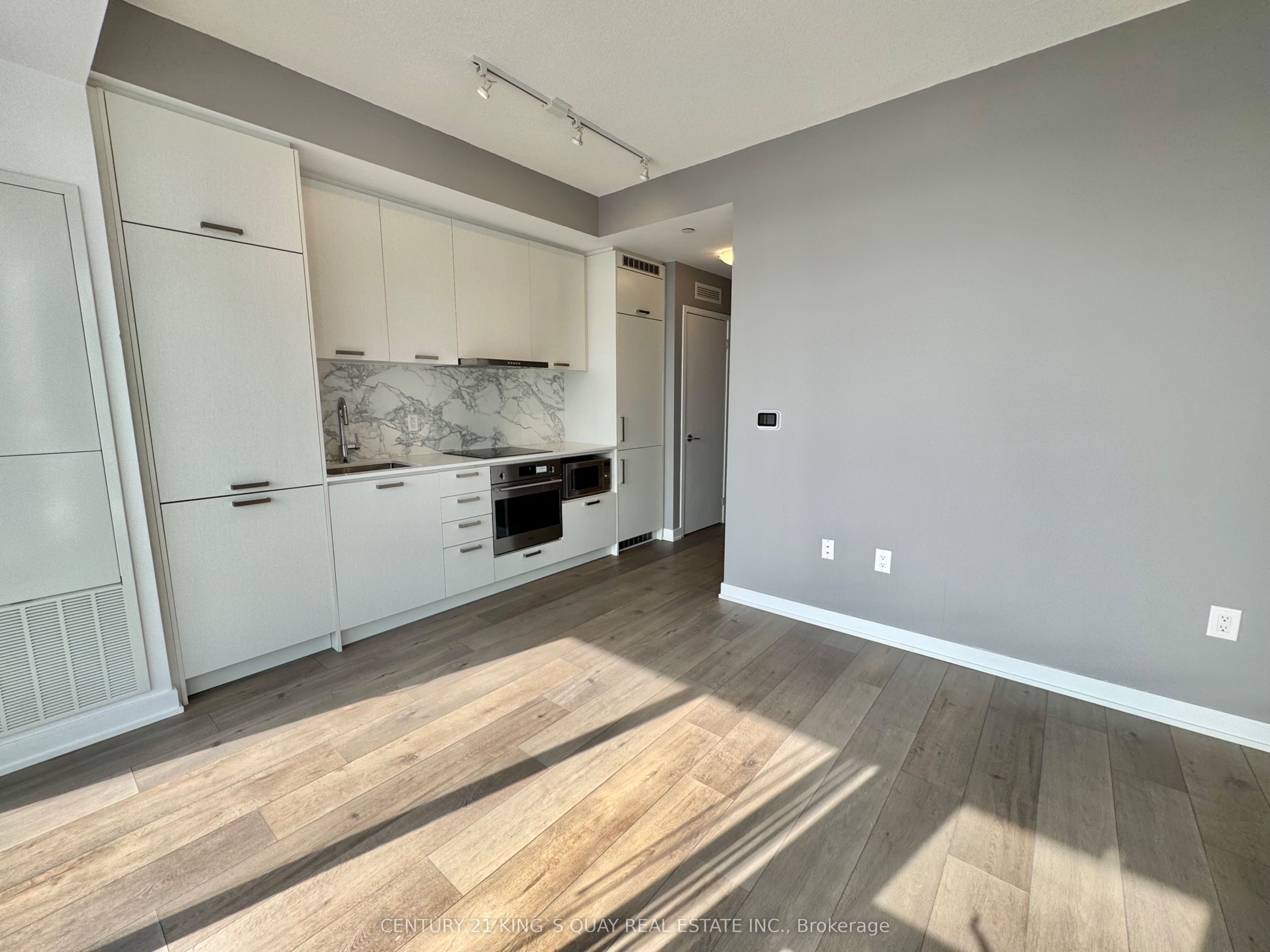 #1609 - 38 Honeycrisp Crescent Property Photo 14