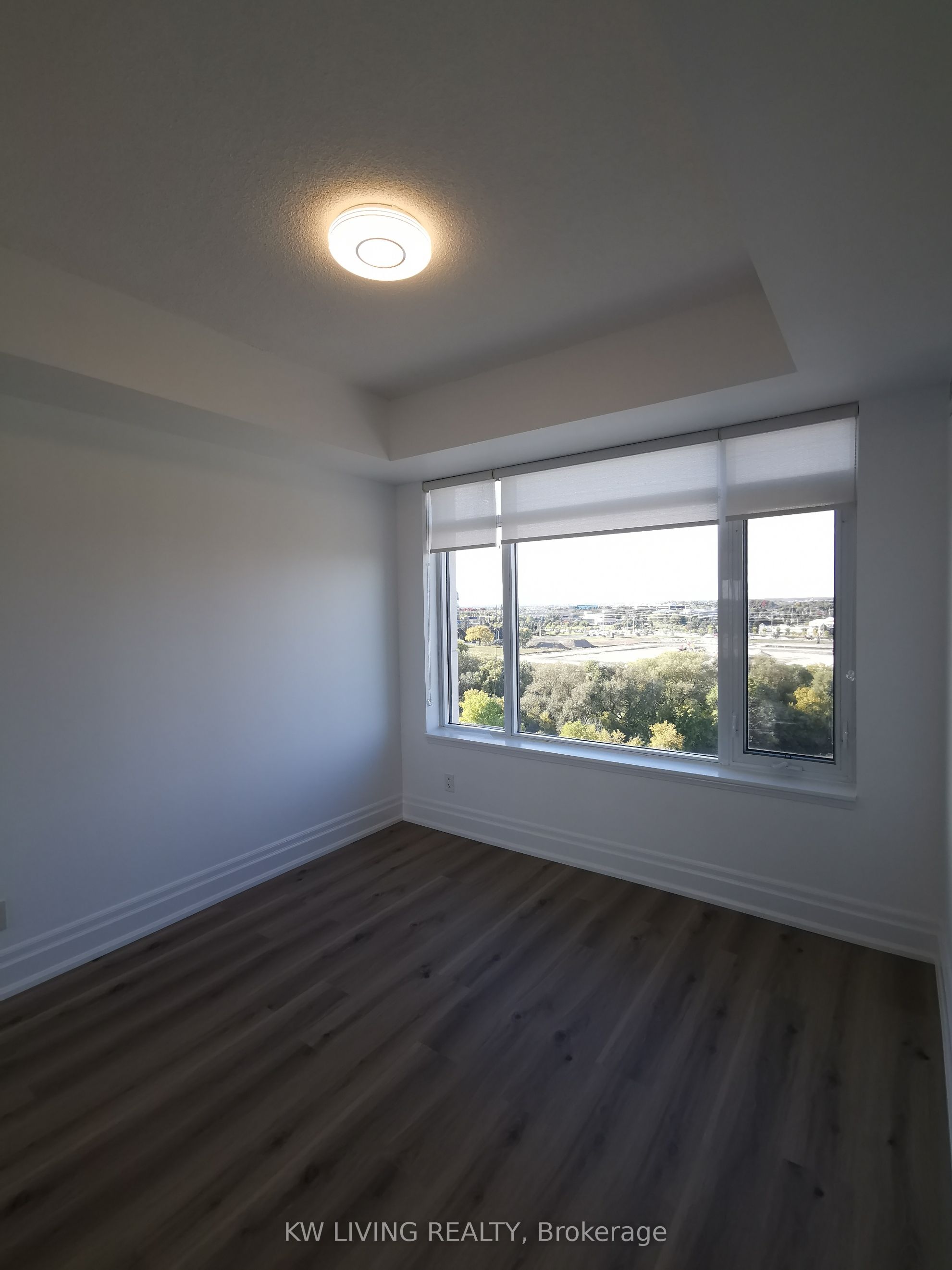 #907 - 151 Upper Duke Crescent Property Photo 1