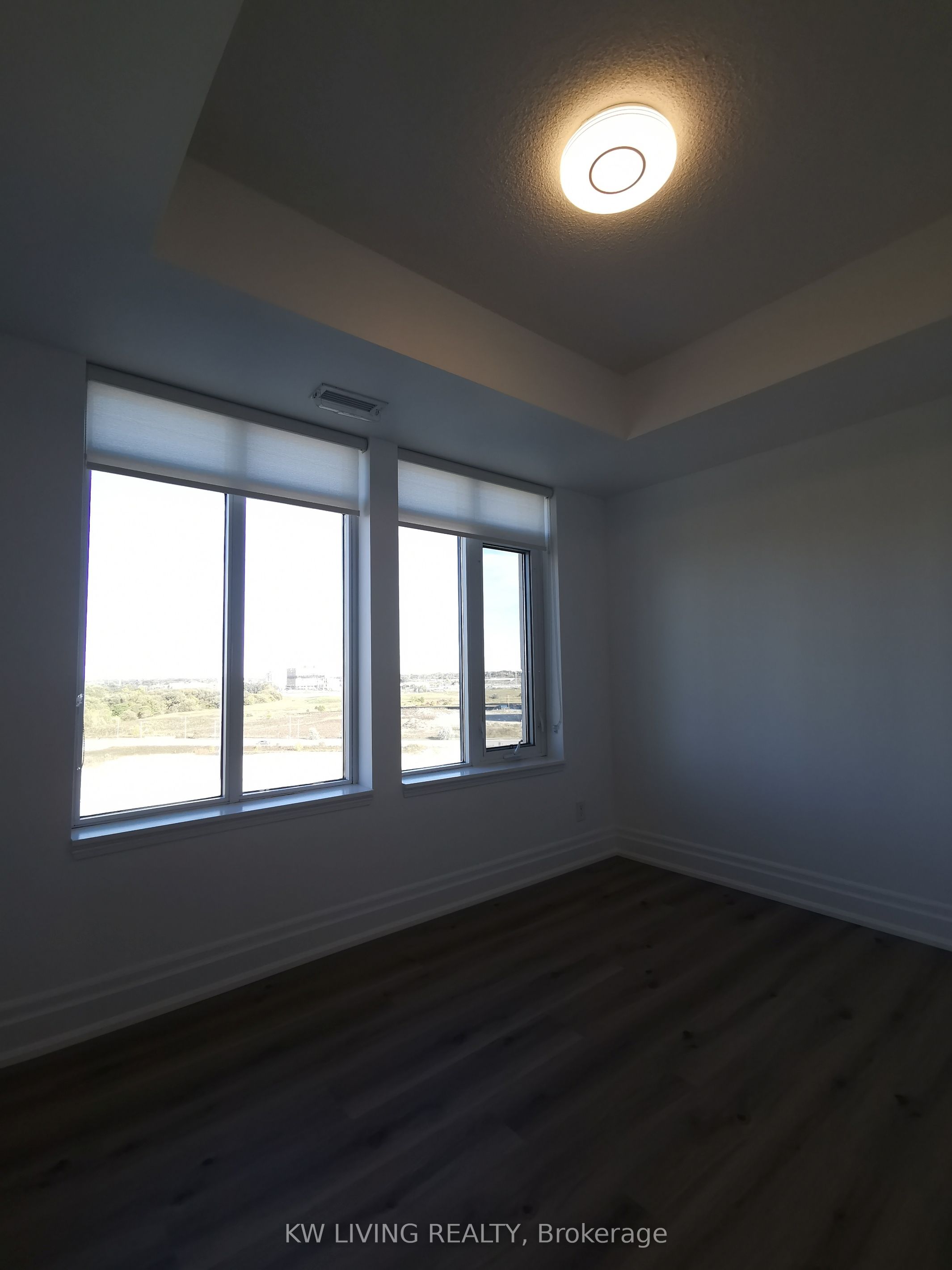 #907 - 151 Upper Duke Crescent Property Photo 2