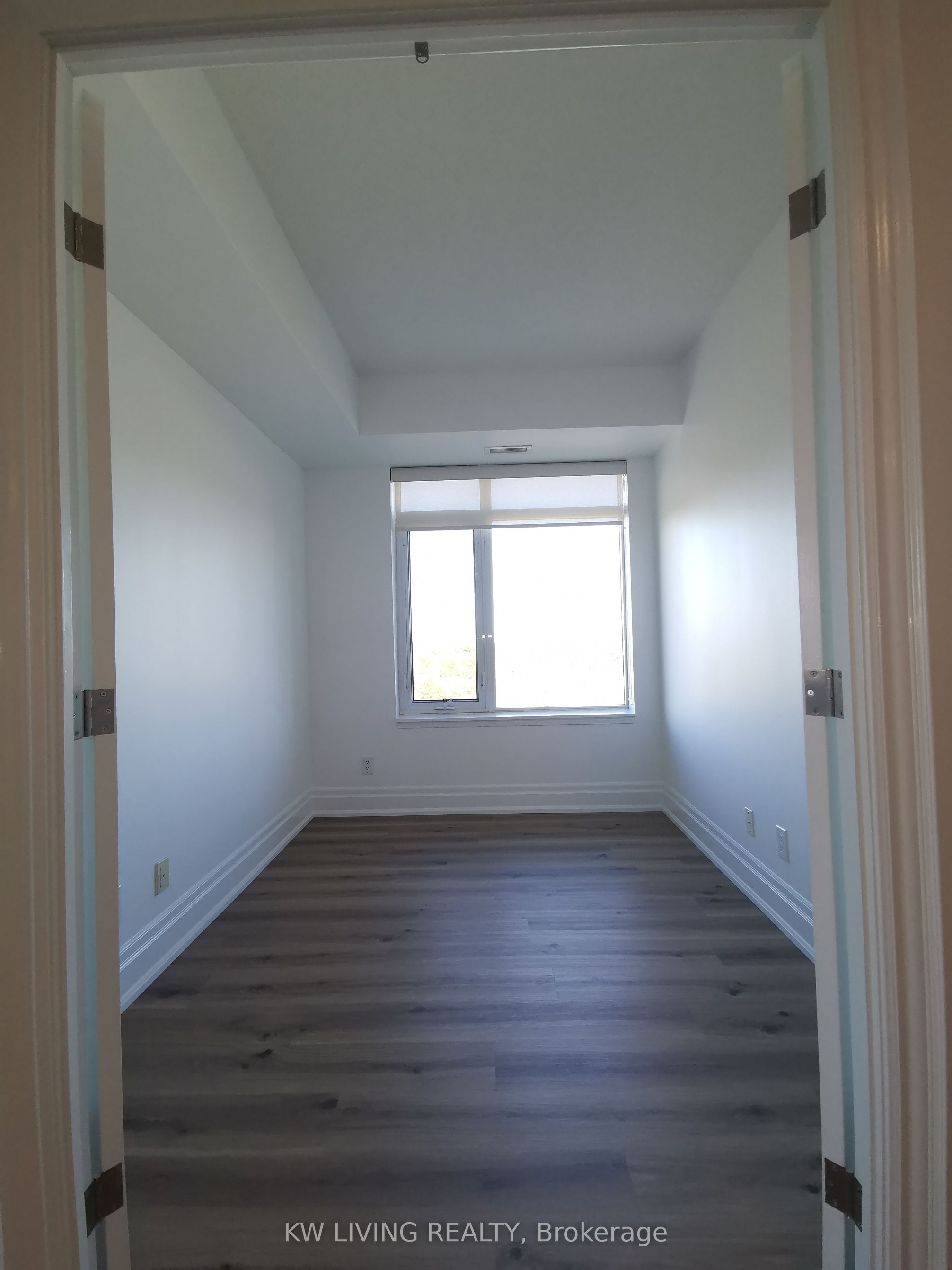 #907 - 151 Upper Duke Crescent Property Photo 3