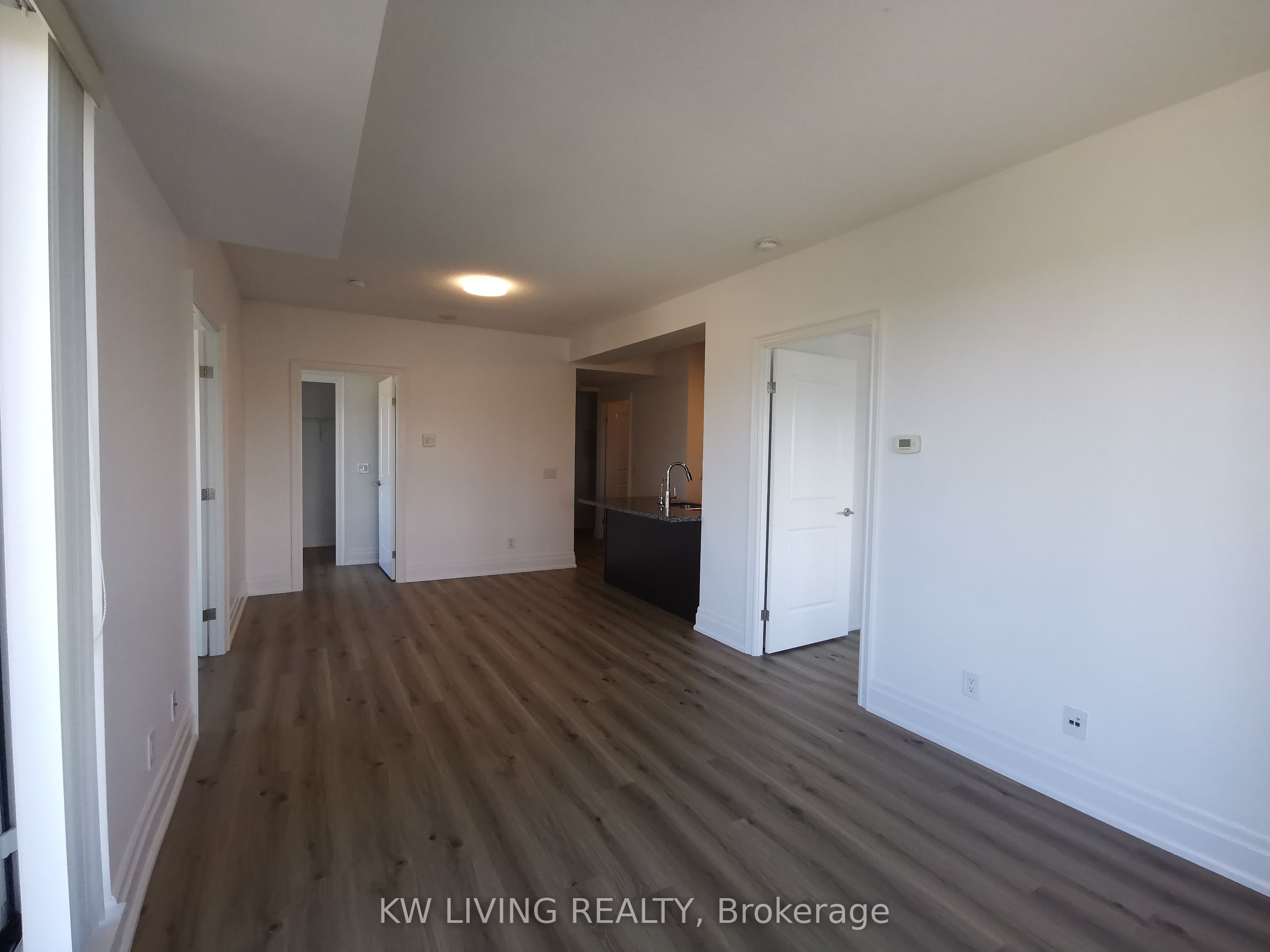 #907 - 151 Upper Duke Crescent Property Photo 6