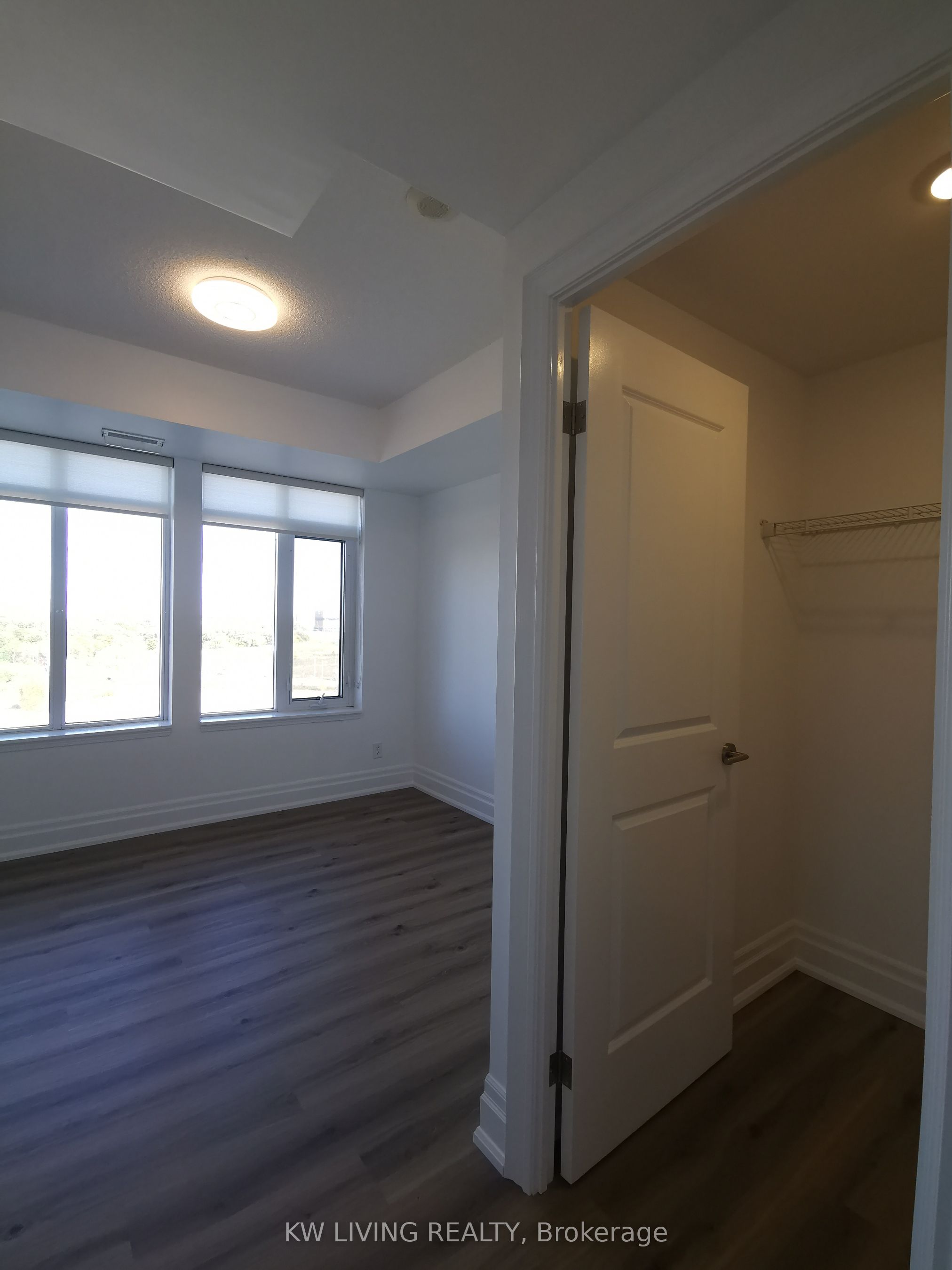 #907 - 151 Upper Duke Crescent Property Photo 12