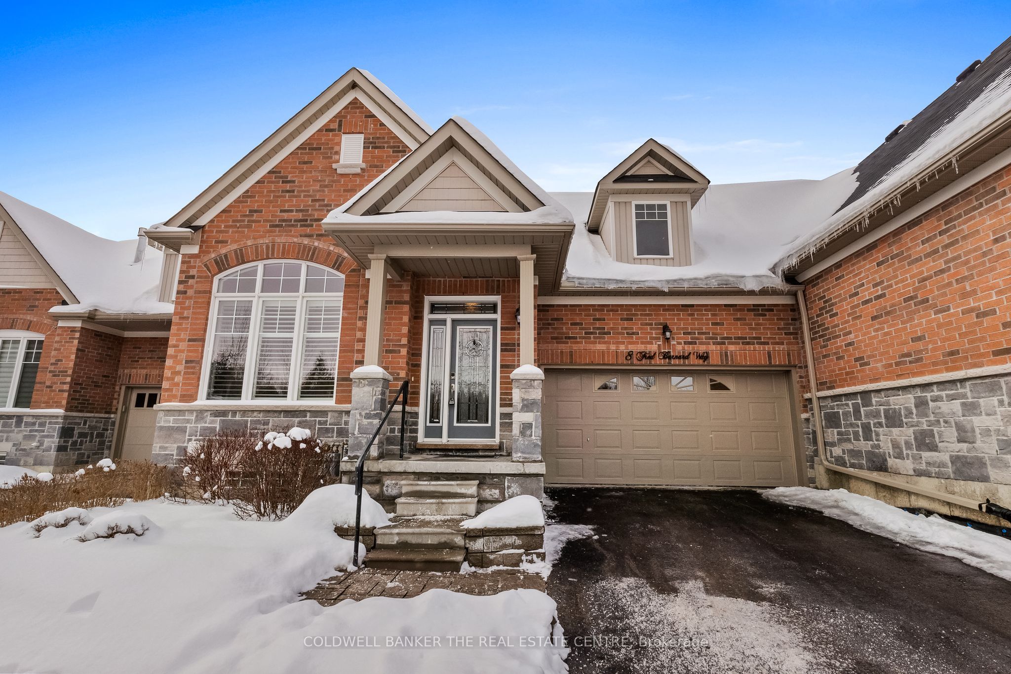 #8F - 8 Fred Barnard Way Property Photo 1