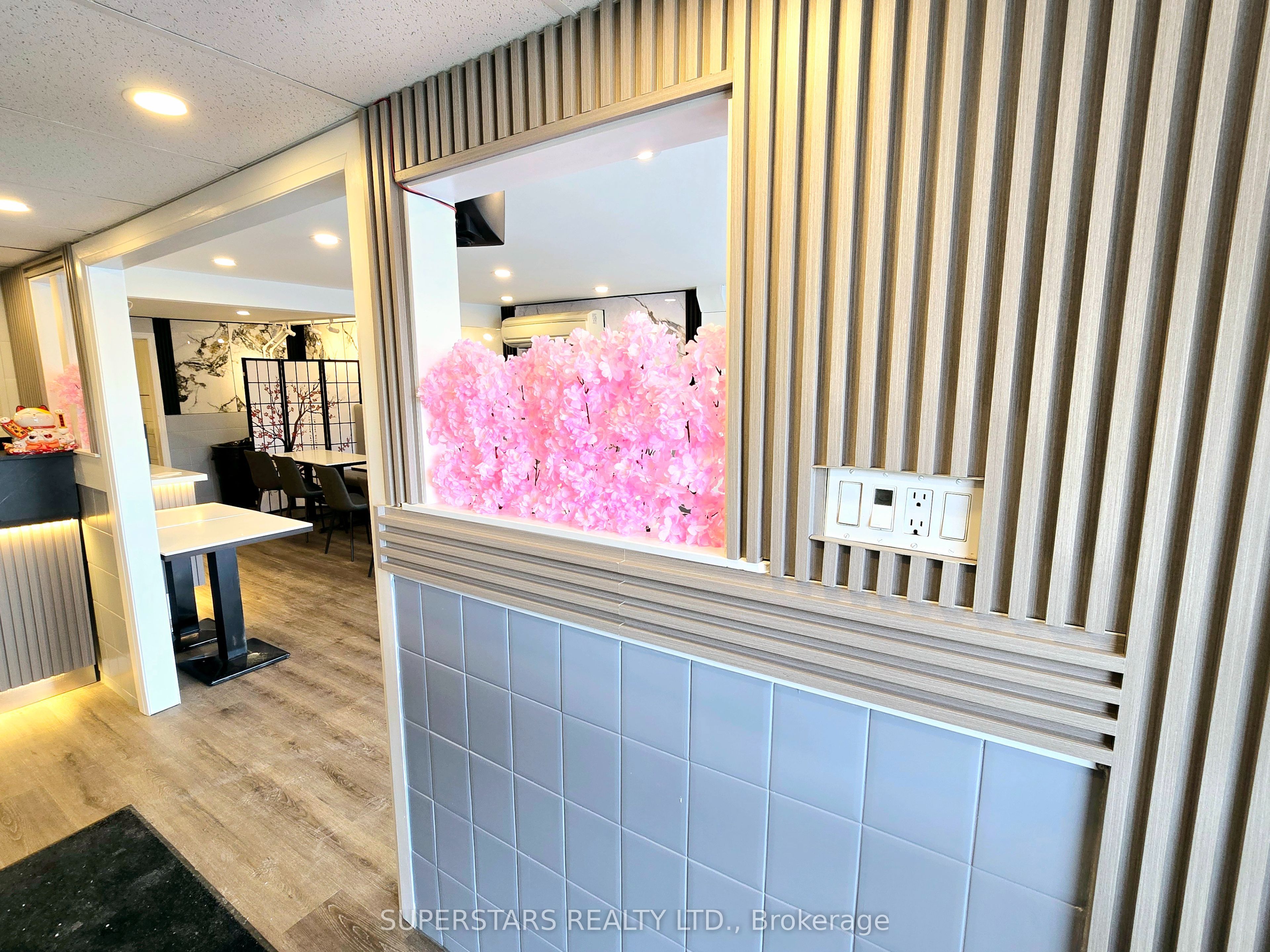 #main - 10231 Yonge Street Property Photo 5
